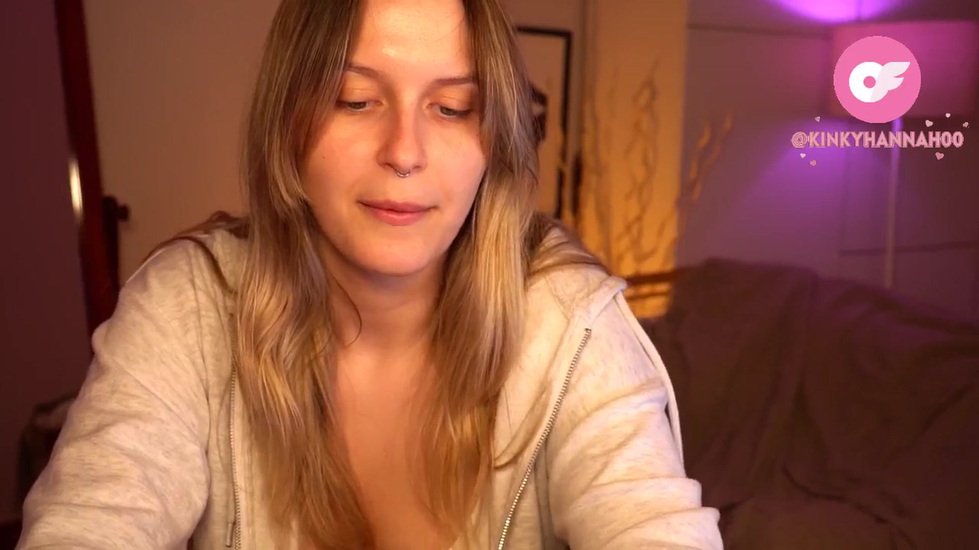 Gallery image thumbnail from sweetpulse_'s myfreecams stream on, 06/10/2024, 07:46 image 12 of 20