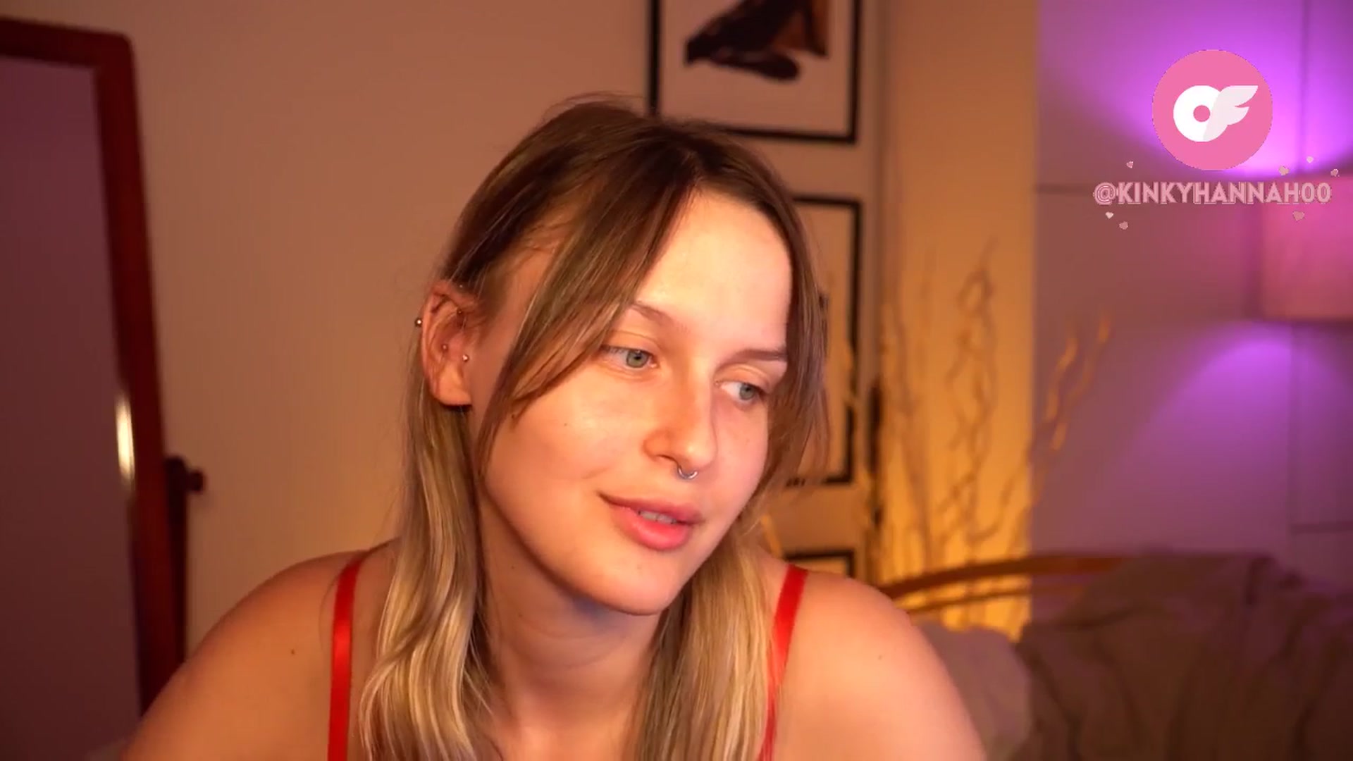 Gallery image thumbnail from sweetpulse_'s myfreecams stream on, 06/10/2024, 08:18 image 16 of 20
