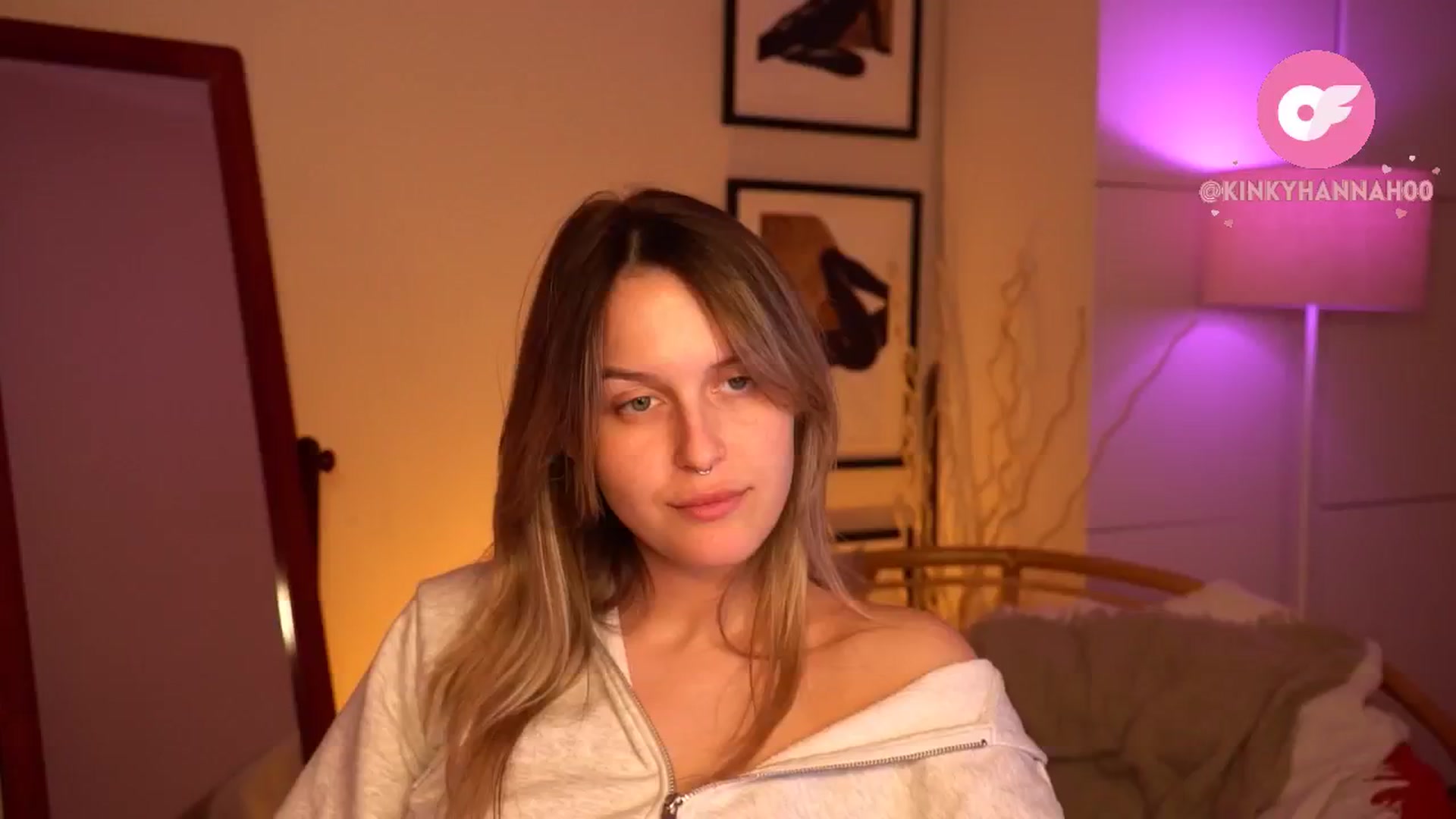 Gallery image thumbnail from sweetpulse_'s myfreecams stream on, 06/15/2024, 11:09 image 4 of 20