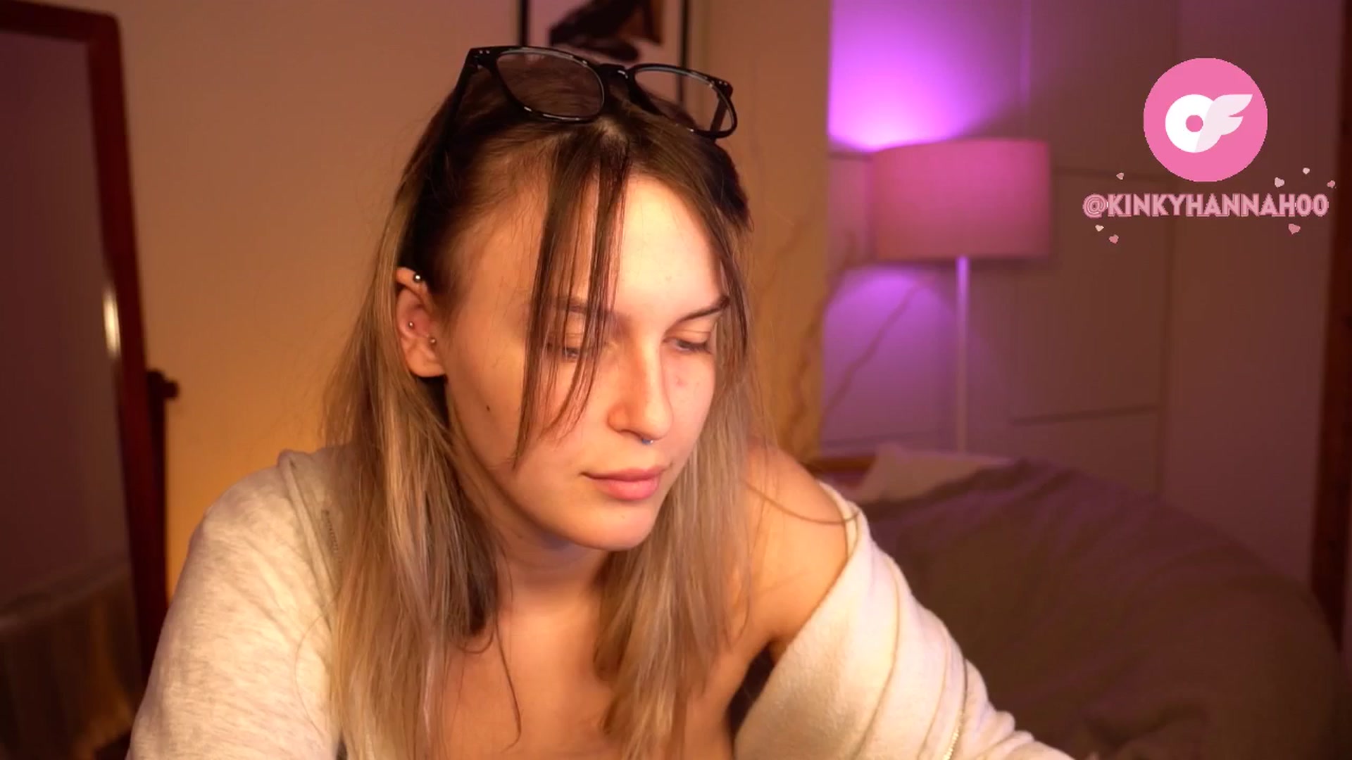 Gallery image thumbnail from sweetpulse_'s myfreecams stream on, 06/18/2024, 08:38 image 3 of 20