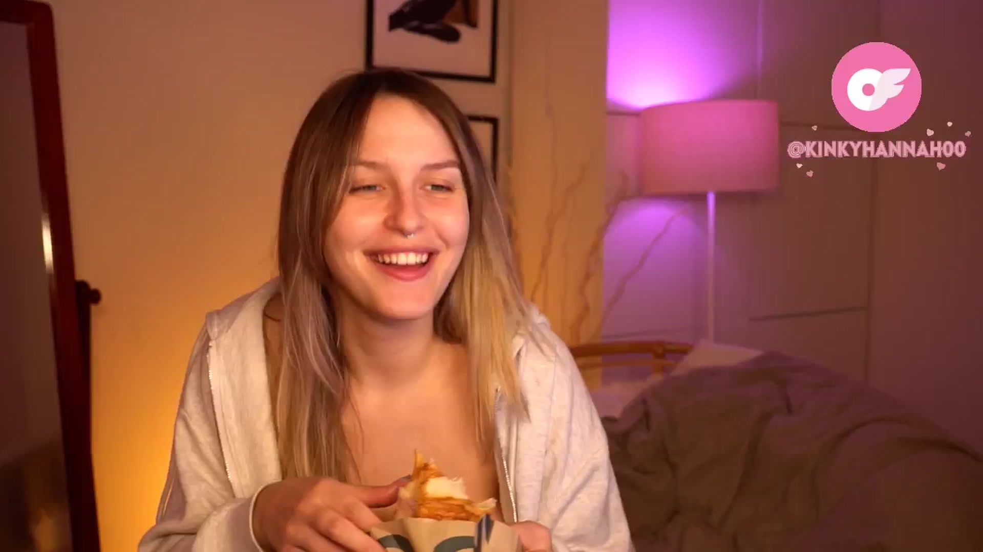 Gallery image thumbnail from sweetpulse_'s myfreecams stream on, 06/18/2024, 08:38 image 10 of 20
