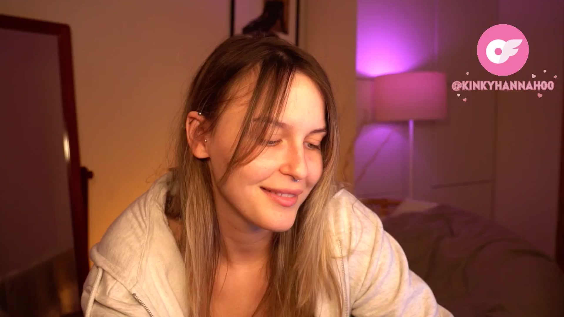 Gallery image thumbnail from sweetpulse_'s myfreecams stream on, 06/18/2024, 08:38 image 16 of 20