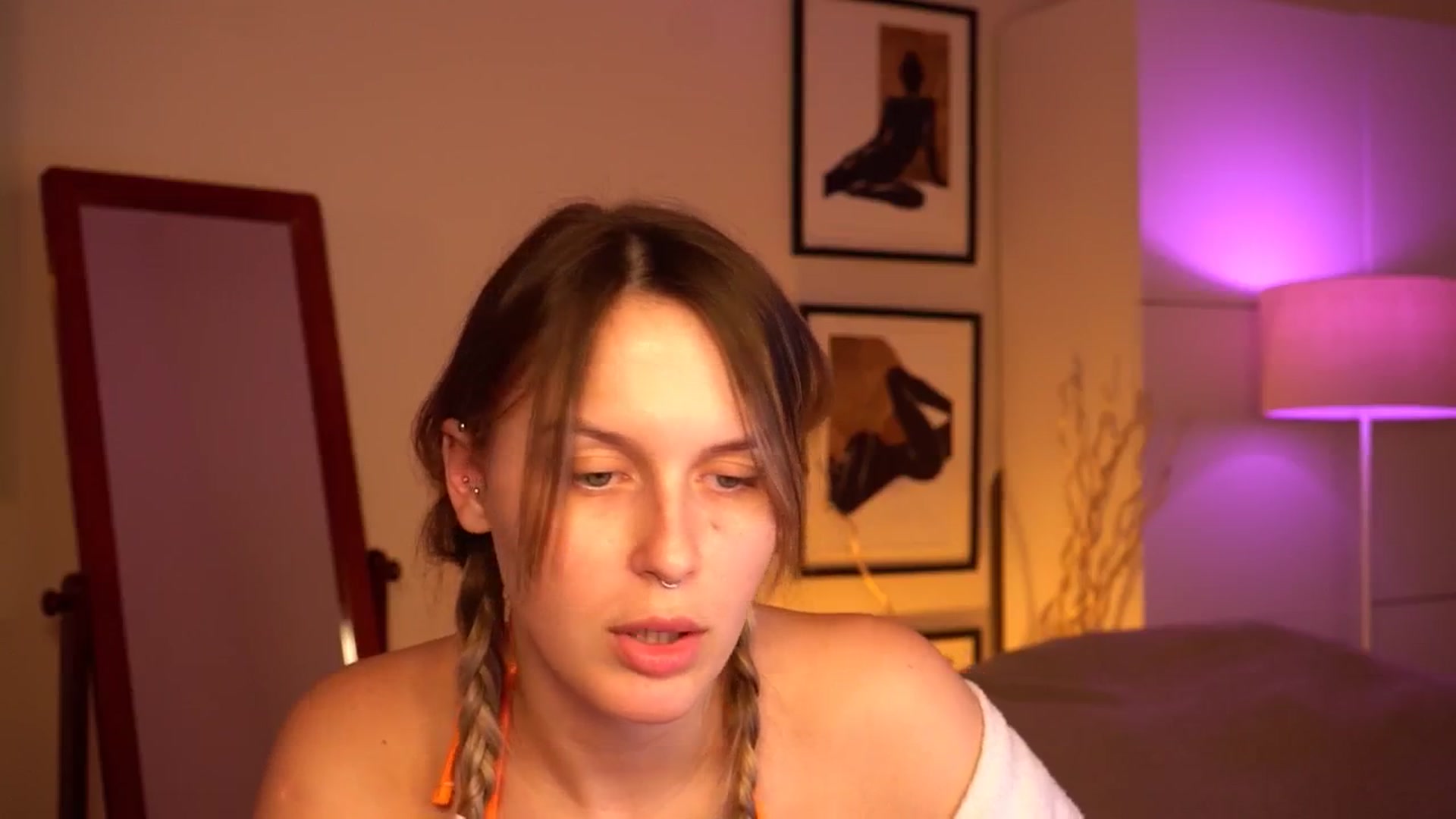 Gallery image thumbnail from sweetpulse_'s myfreecams stream on, 06/22/2024, 08:33 image 4 of 20