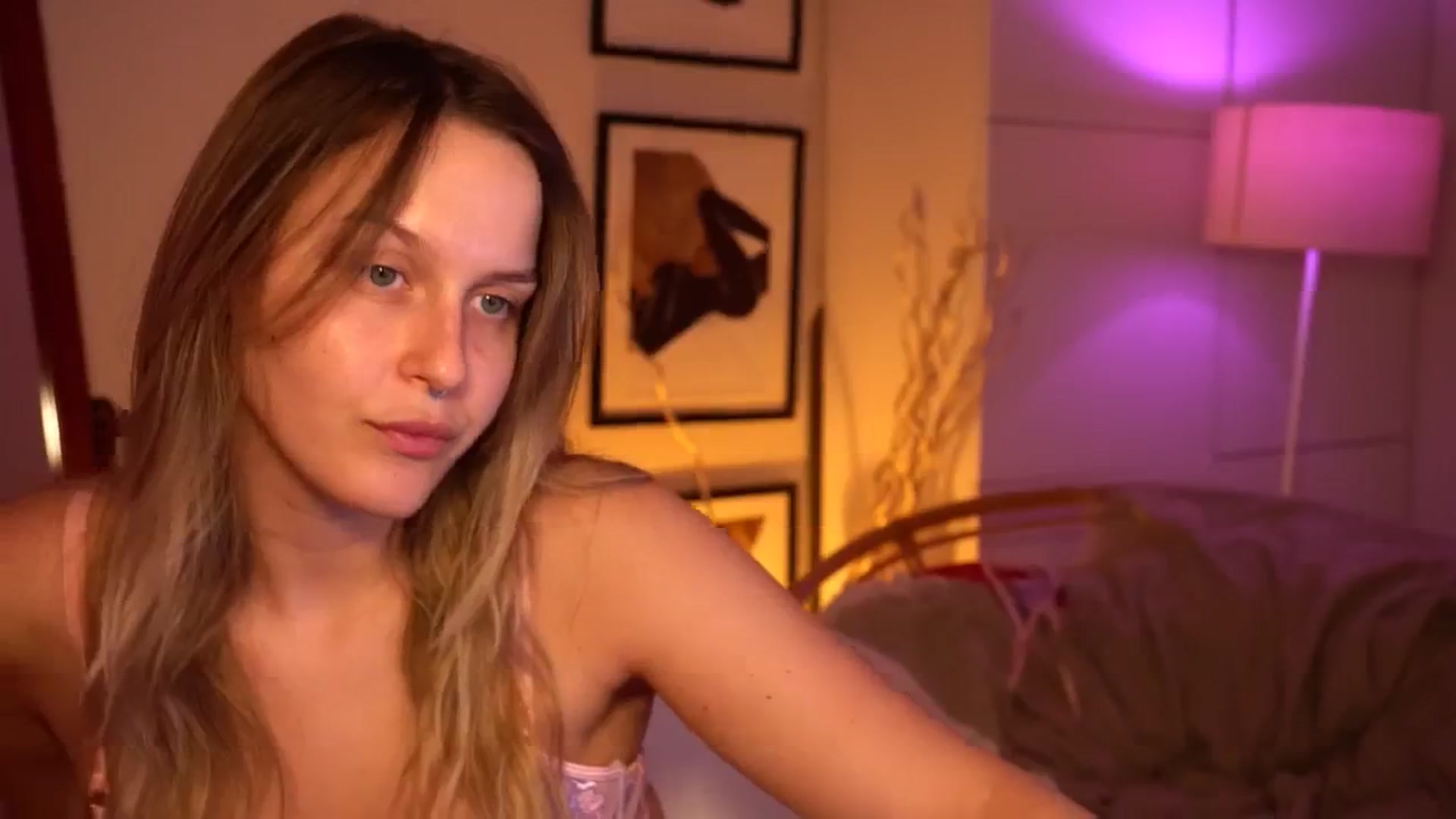 Gallery image thumbnail from sweetpulse_'s myfreecams stream on, 06/26/2024, 11:46 image 12 of 20