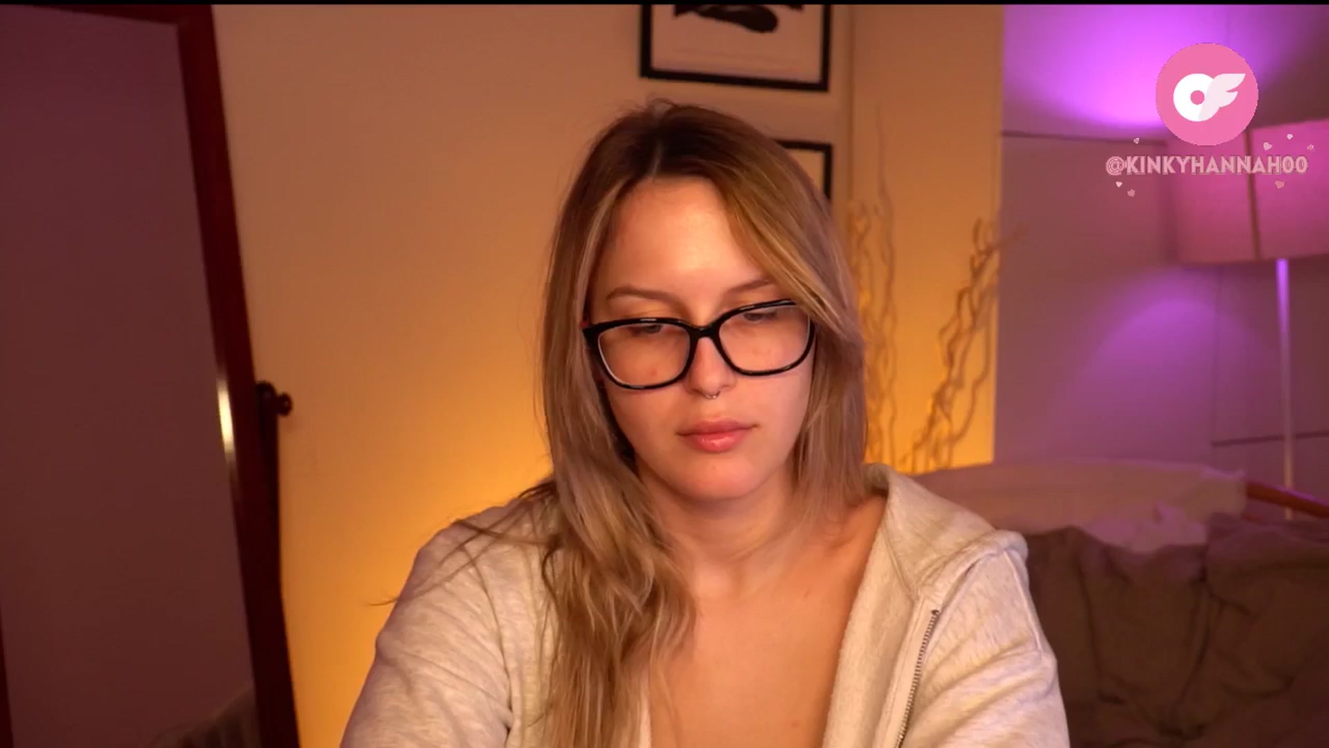 Gallery image thumbnail from sweetpulse_'s myfreecams stream on, 07/09/2024, 09:22 image 6 of 20
