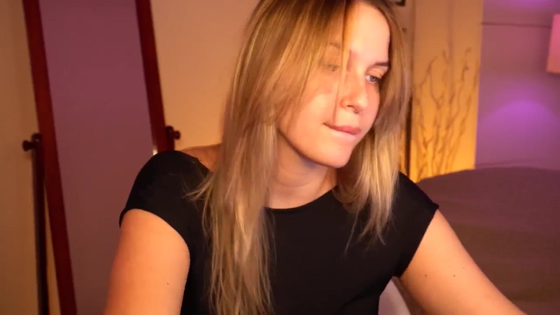 Gallery image thumbnail from sweetpulse_'s myfreecams stream on, 07/21/2024, 07:40 image 15 of 20