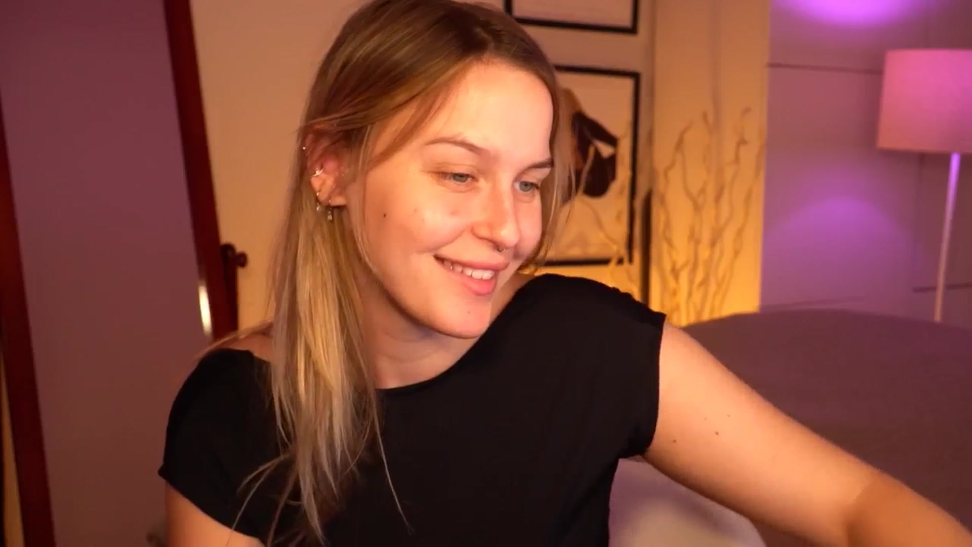 Gallery image thumbnail from sweetpulse_'s myfreecams stream on, 07/21/2024, 07:40 image 6 of 20