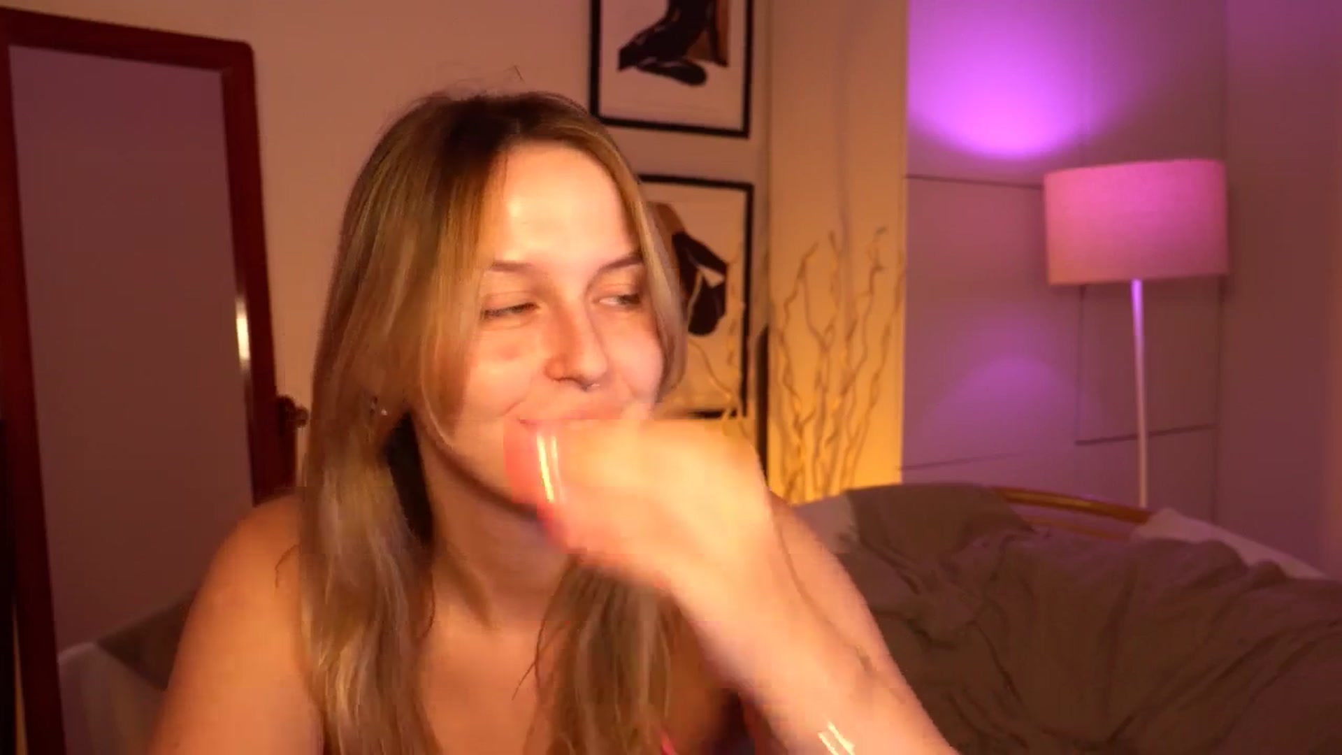 Gallery image thumbnail from sweetpulse_'s myfreecams stream on, 07/22/2024, 06:43 image 10 of 20