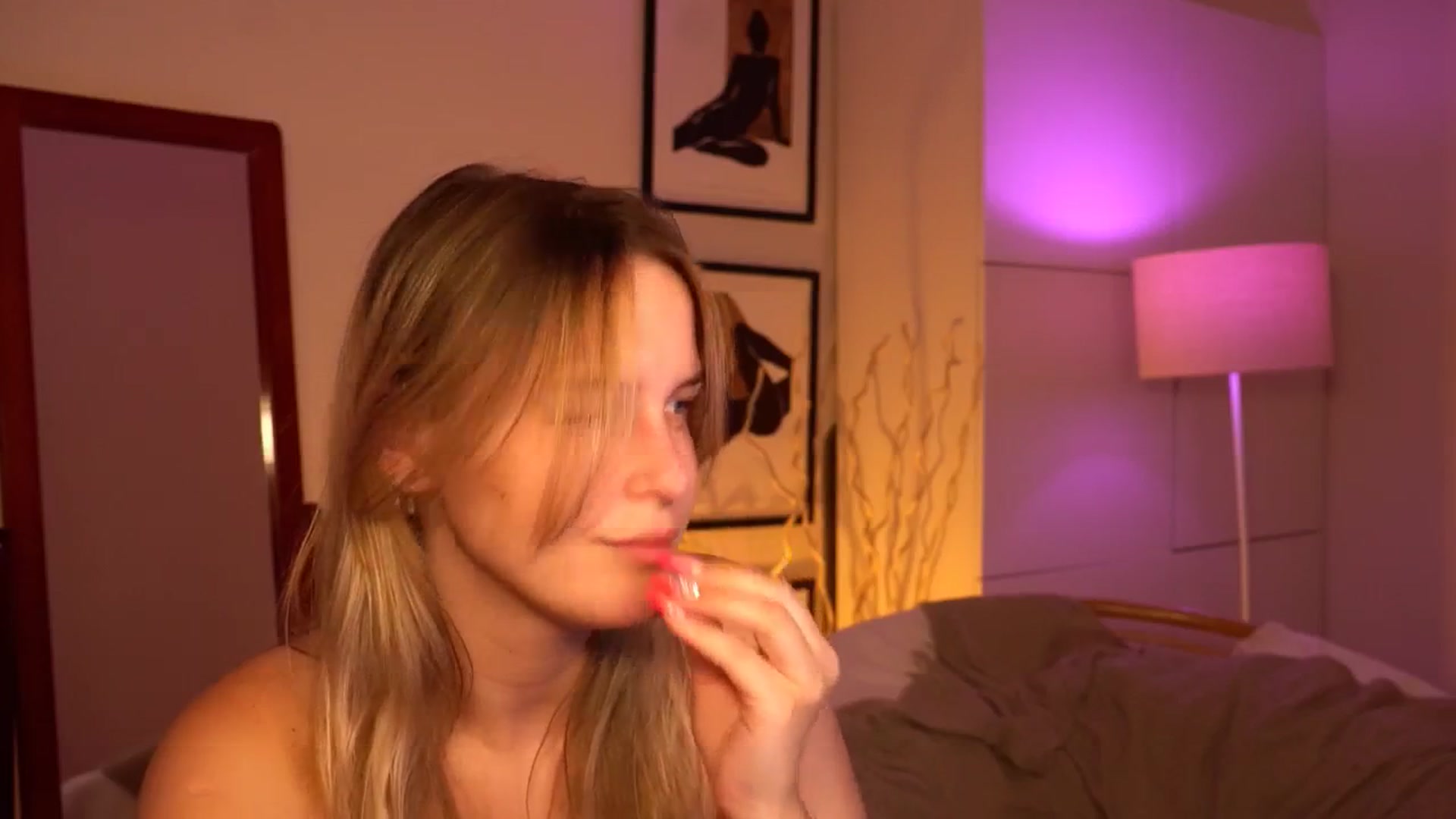 Gallery image thumbnail from sweetpulse_'s myfreecams stream on, 07/22/2024, 06:43 image 5 of 20