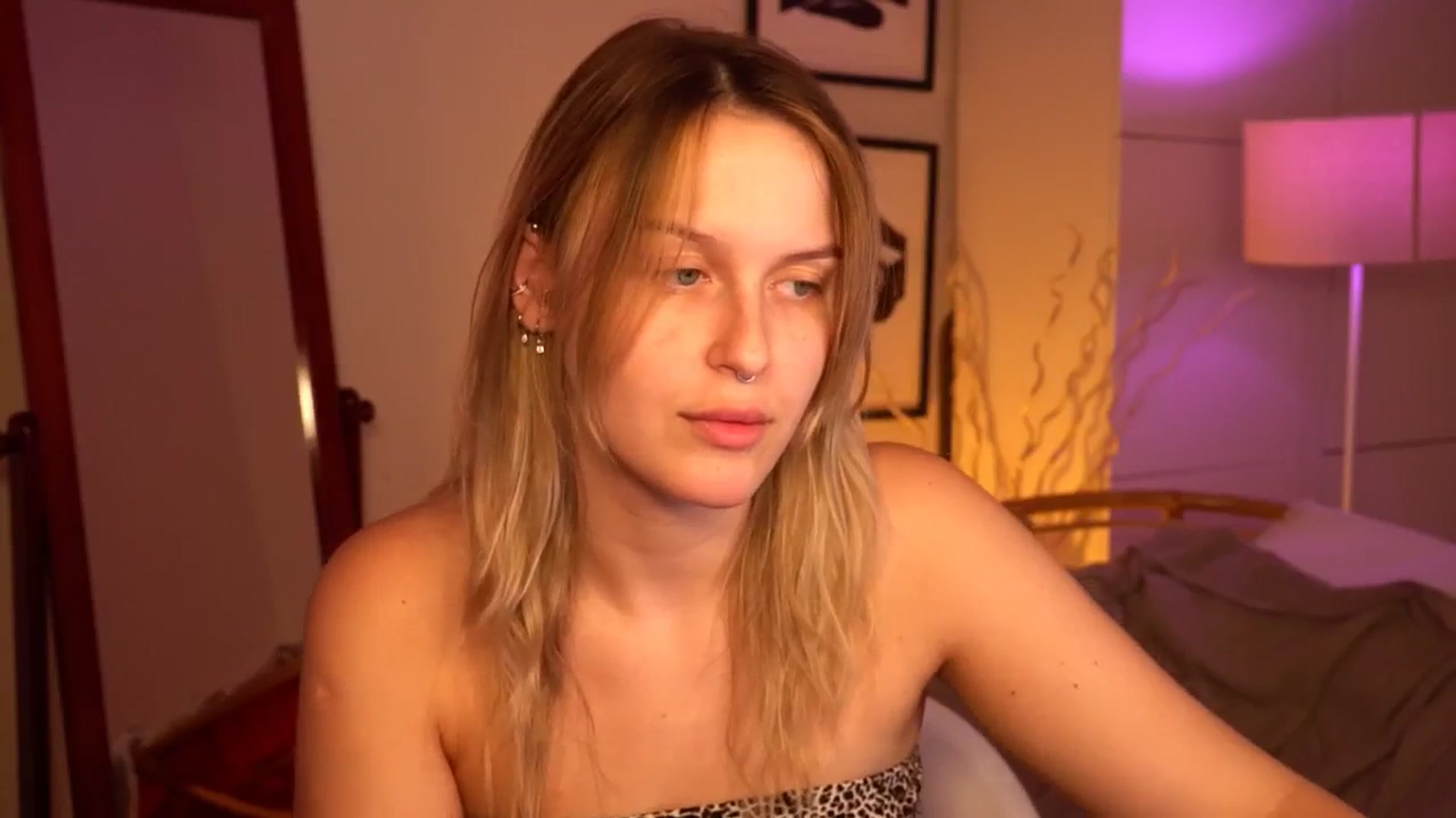 Gallery image thumbnail from sweetpulse_'s myfreecams stream on, 07/27/2024, 08:54 image 17 of 20