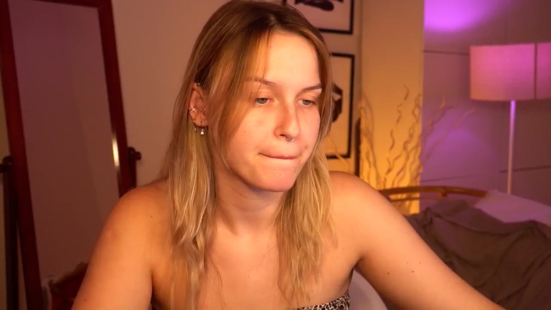 Gallery image thumbnail from sweetpulse_'s myfreecams stream on, 07/27/2024, 08:54 image 16 of 20