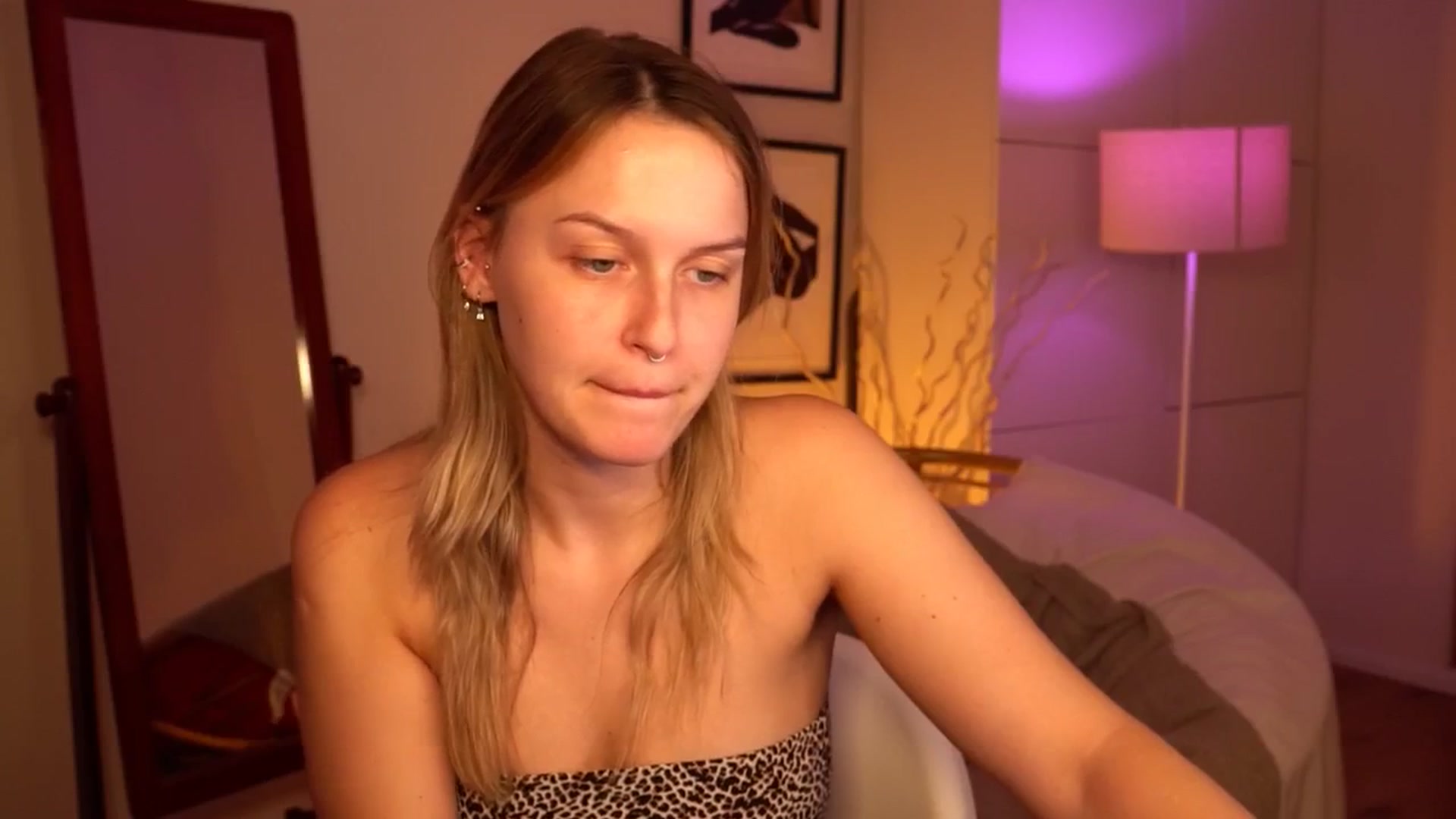 Gallery image thumbnail from sweetpulse_'s myfreecams stream on, 07/27/2024, 09:34 image 6 of 20