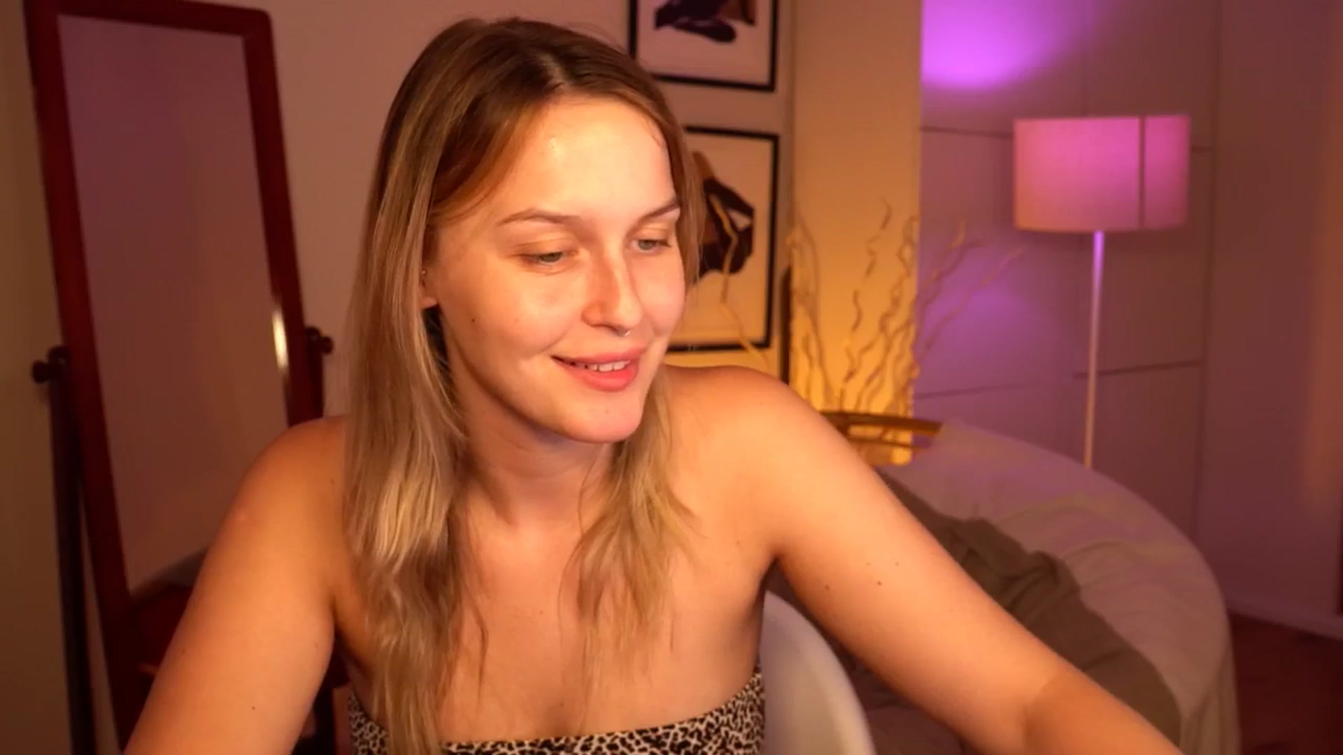 Gallery image thumbnail from sweetpulse_'s myfreecams stream on, 07/27/2024, 09:34 image 13 of 20