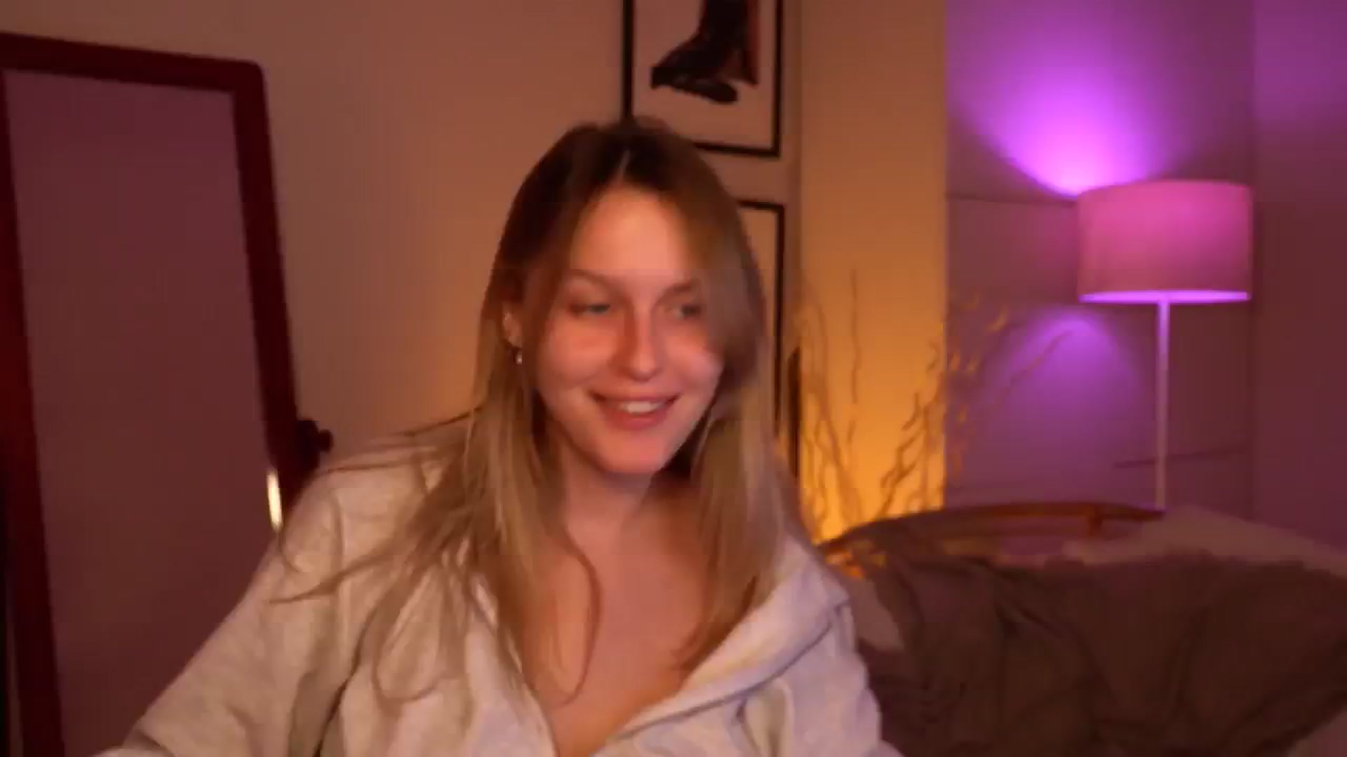 Gallery image thumbnail from sweetpulse_'s myfreecams stream on, 07/29/2024, 08:52 image 13 of 20