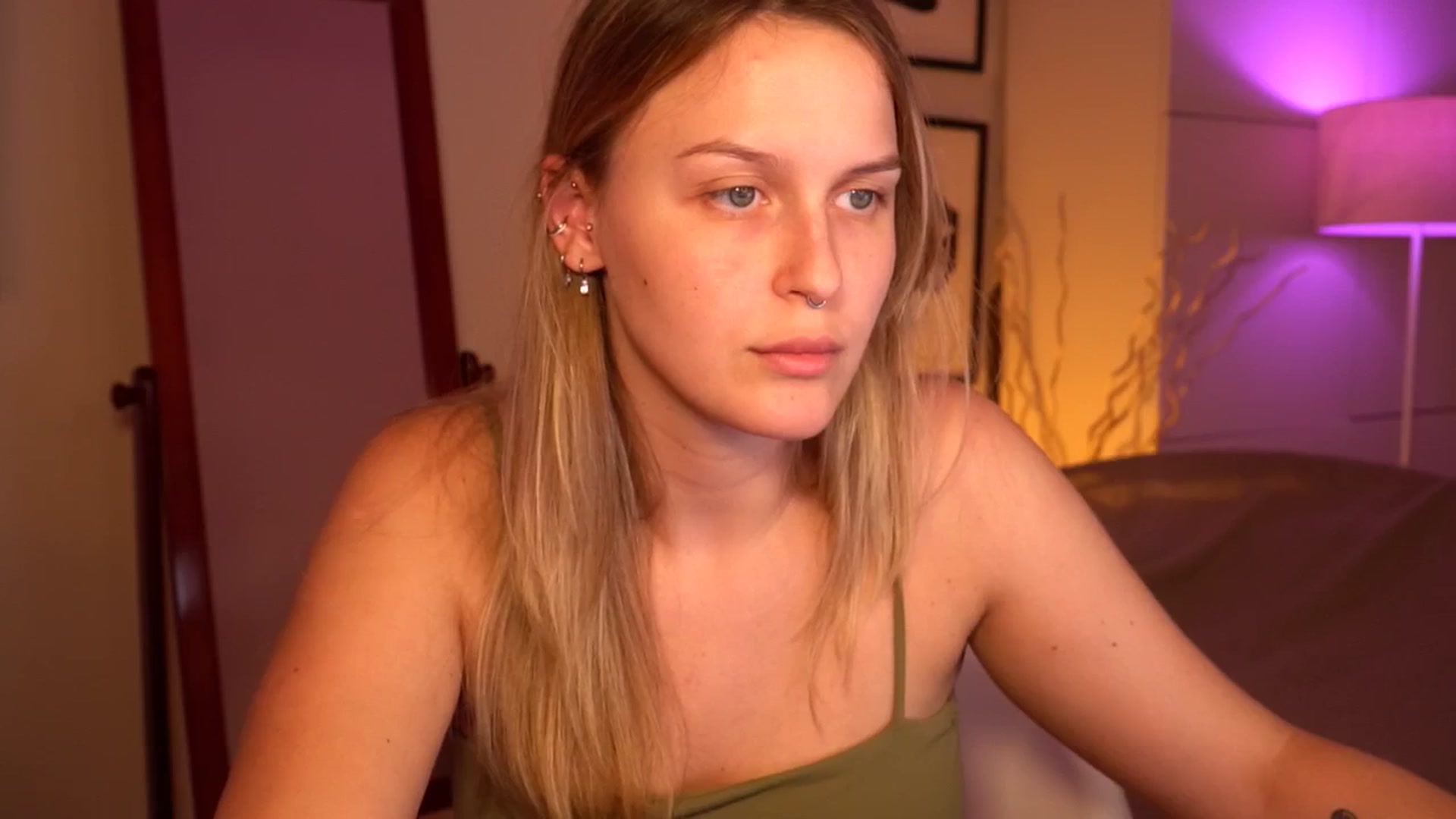 Gallery image thumbnail from sweetpulse_'s myfreecams stream on, 07/29/2024, 11:22 image 17 of 20