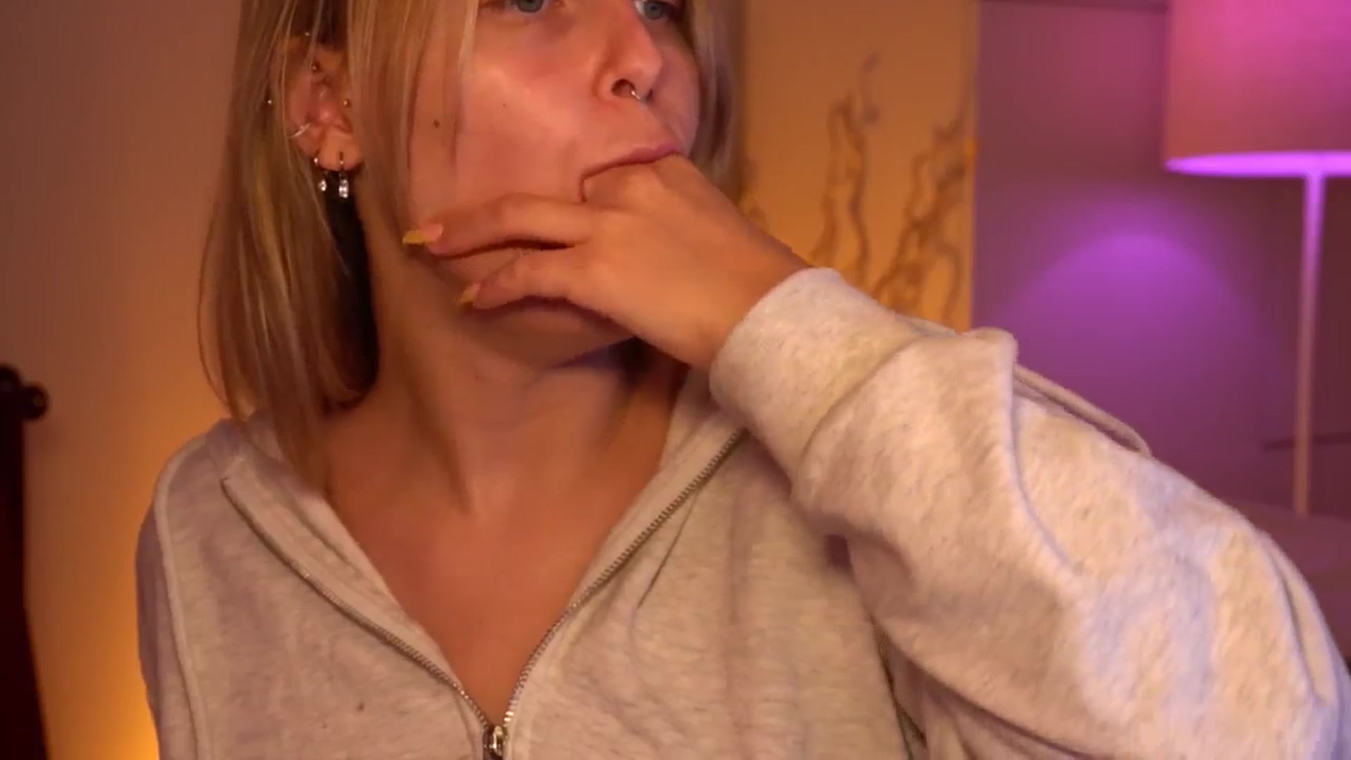 Gallery image thumbnail from sweetpulse_'s myfreecams stream on, 07/30/2024, 09:38 image 11 of 20