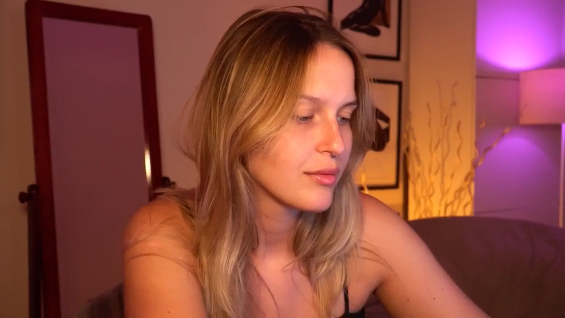 Gallery image thumbnail from sweetpulse_'s myfreecams stream on, 08/04/2024, 12:20 image 10 of 20