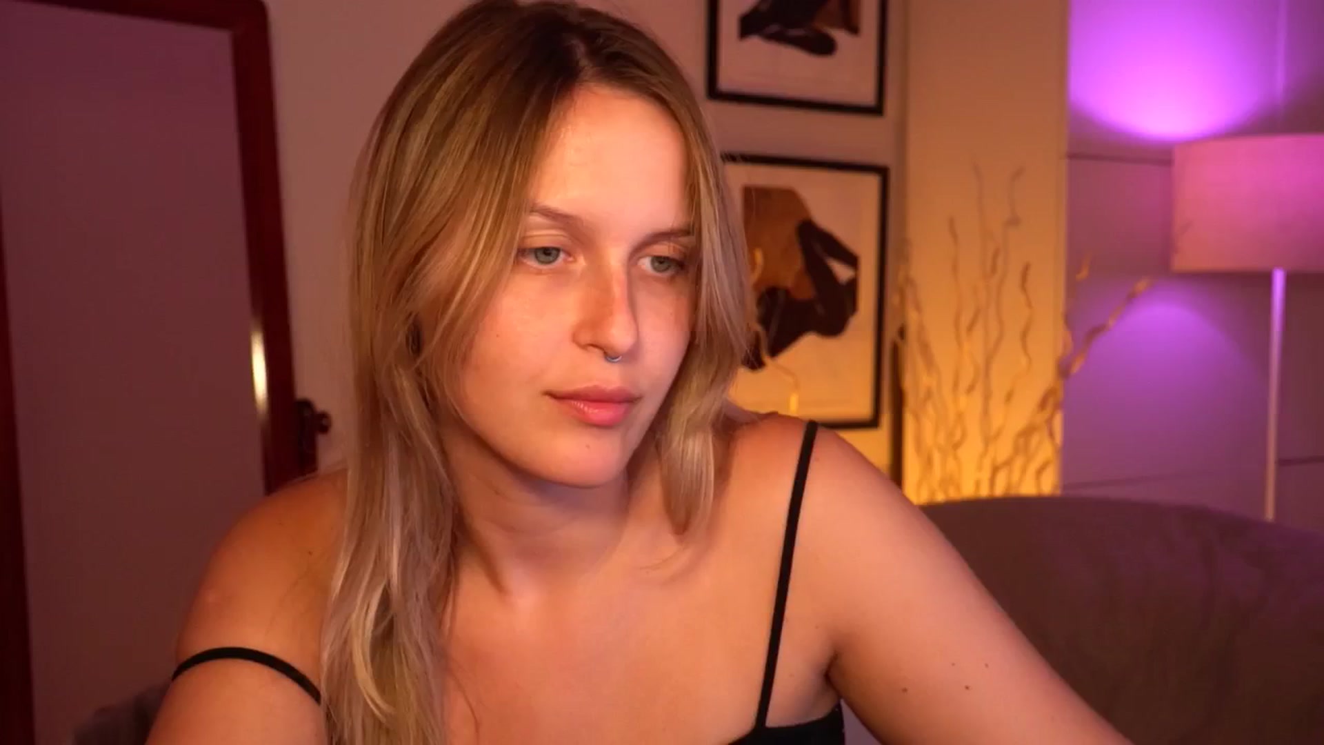 Gallery image thumbnail from sweetpulse_'s myfreecams stream on, 08/04/2024, 13:04 image 5 of 20
