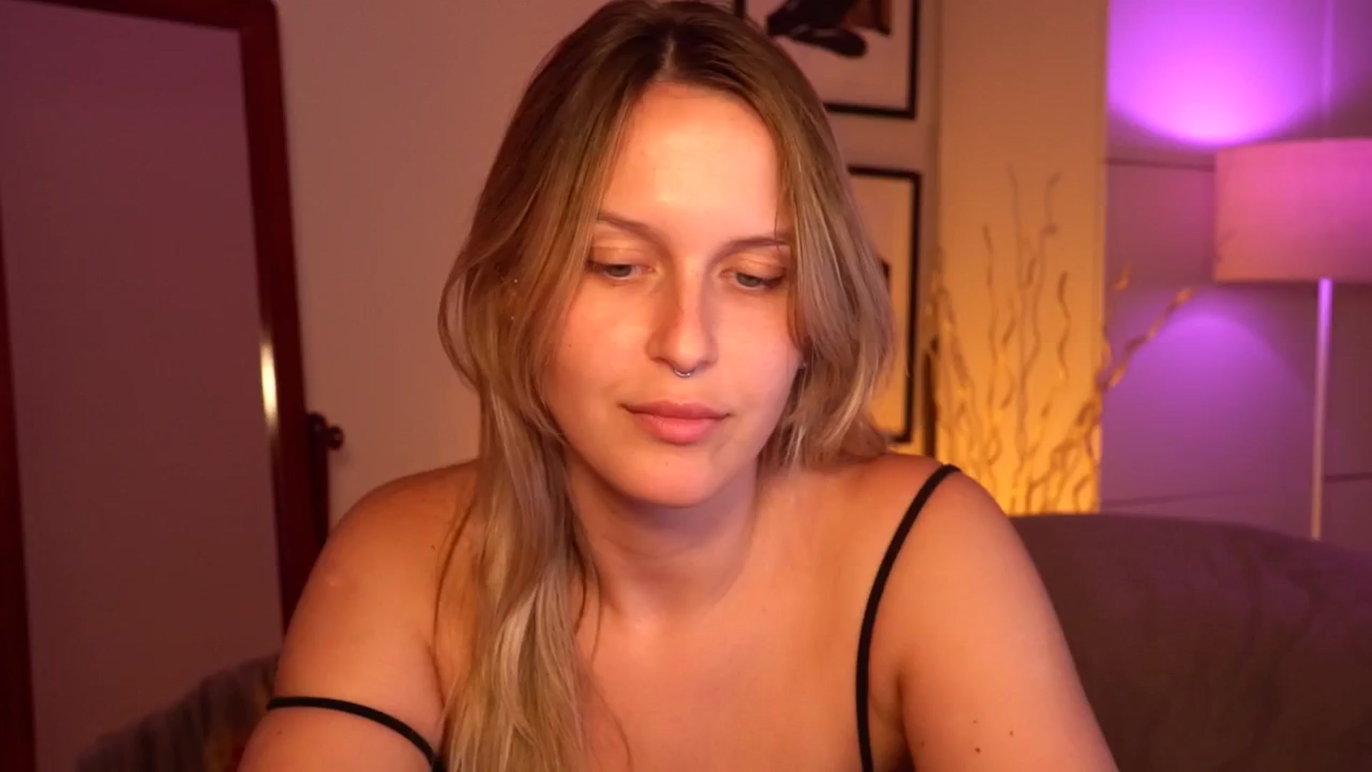 Gallery image thumbnail from sweetpulse_'s myfreecams stream on, 08/04/2024, 13:04 image 6 of 20