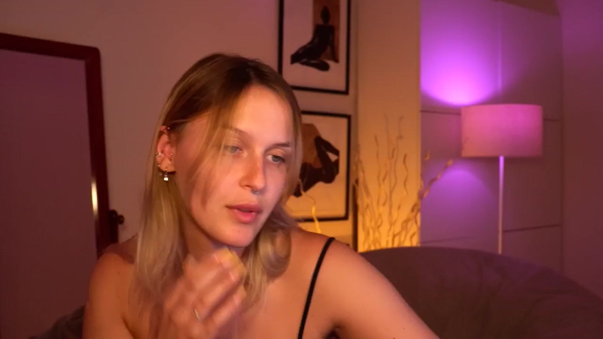Gallery image thumbnail from sweetpulse_'s myfreecams stream on, 08/04/2024, 13:04 image 15 of 20