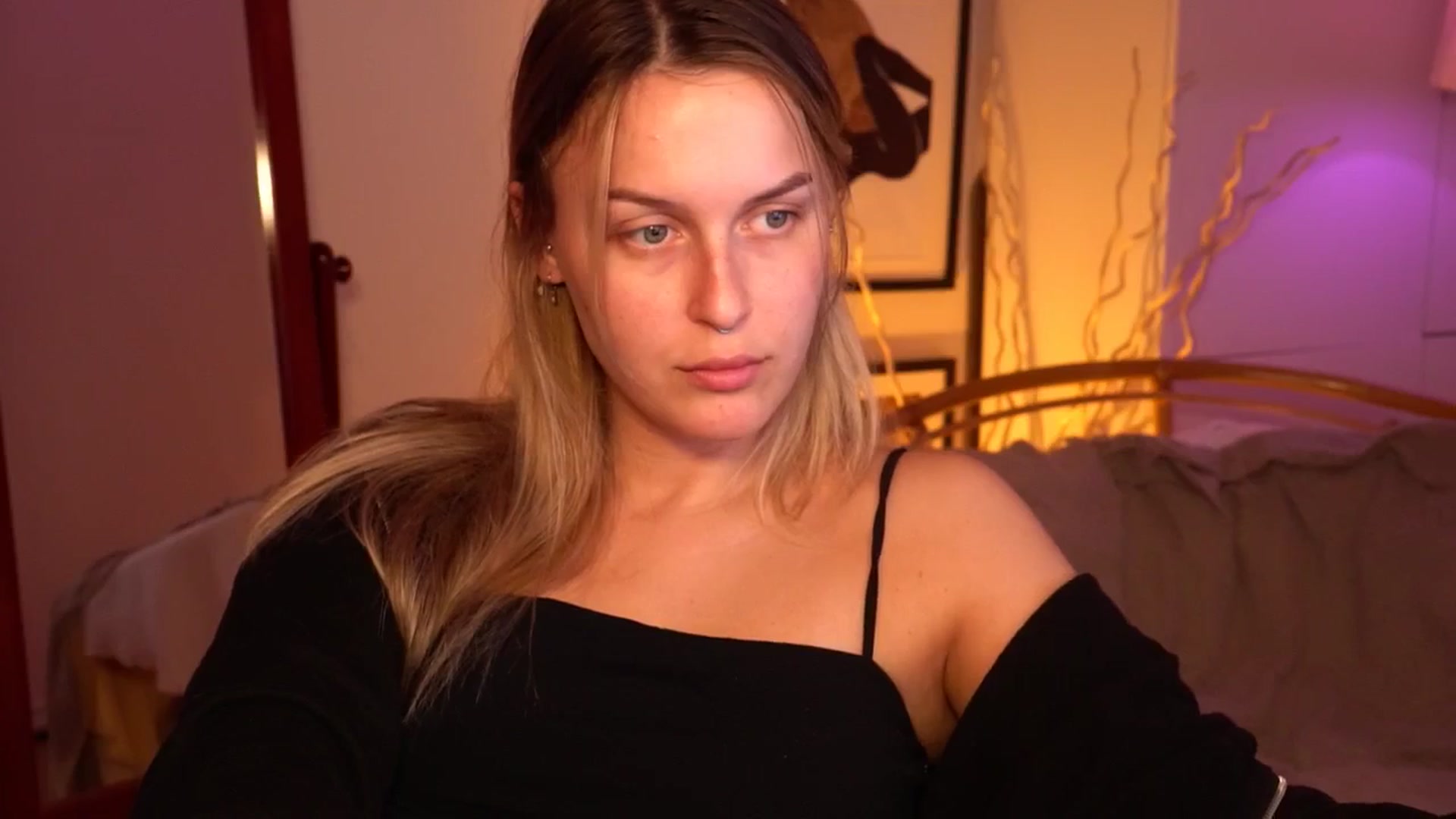 Gallery image thumbnail from sweetpulse_'s myfreecams stream on, 08/08/2024, 07:47 image 15 of 20