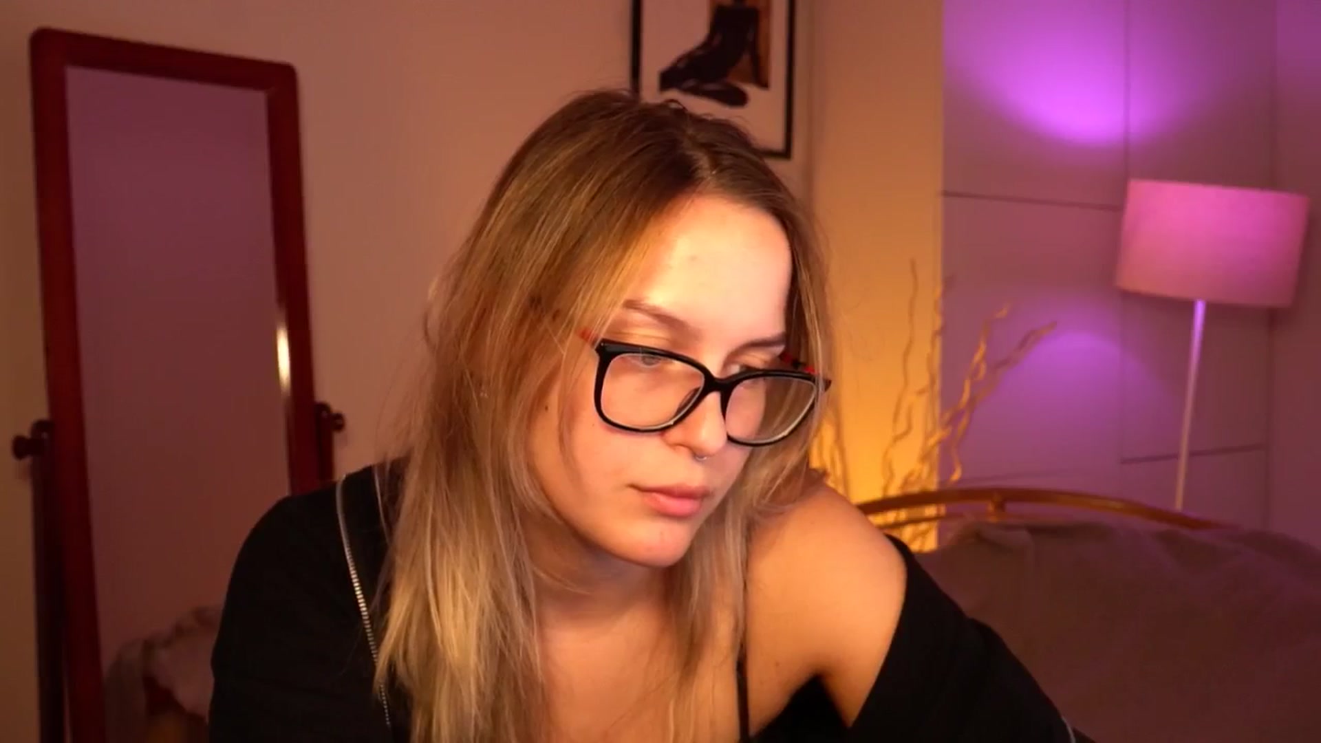 Gallery image thumbnail from sweetpulse_'s myfreecams stream on, 08/08/2024, 07:47 image 6 of 20