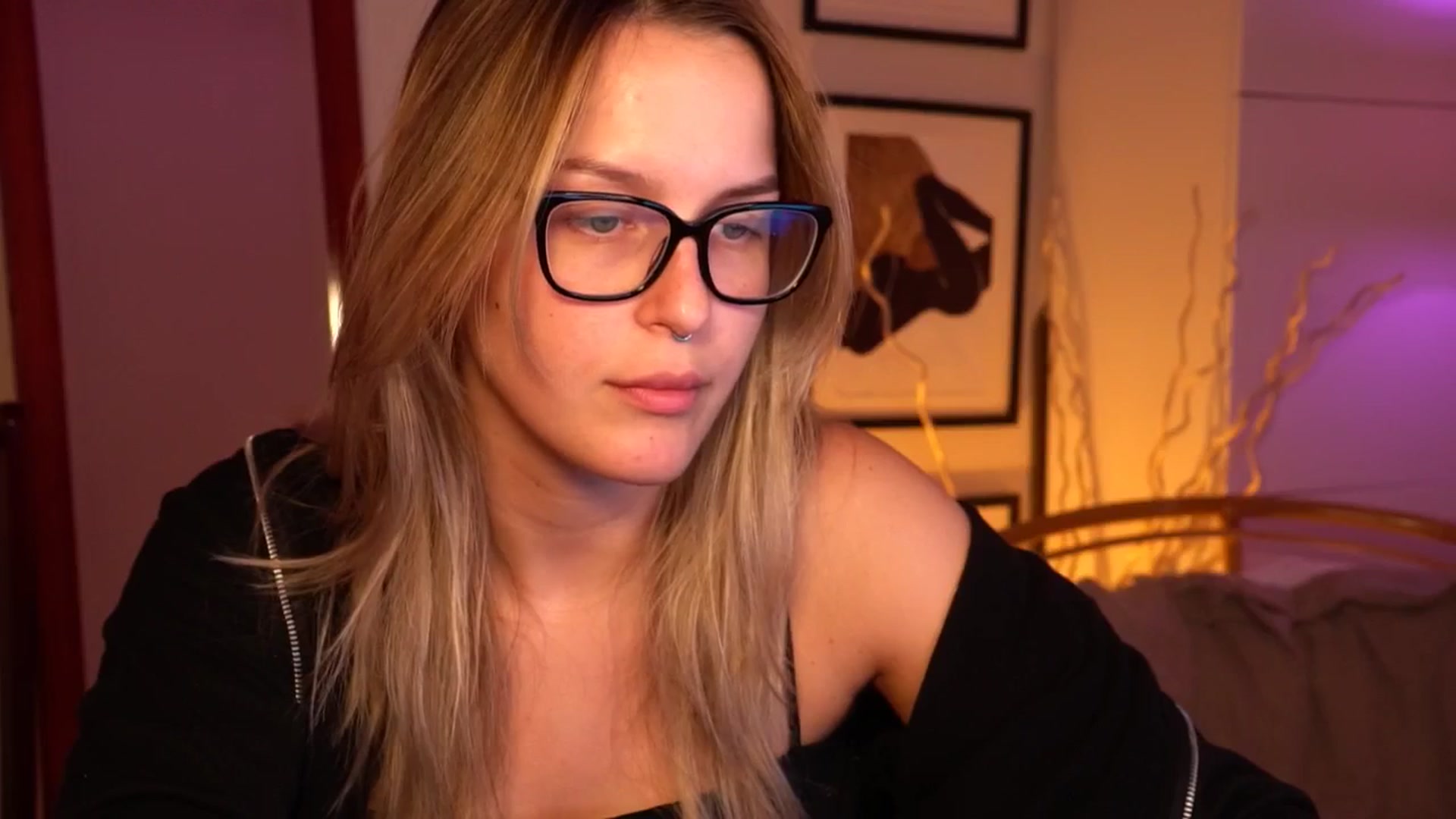Gallery image thumbnail from sweetpulse_'s myfreecams stream on, 08/08/2024, 07:47 image 17 of 20