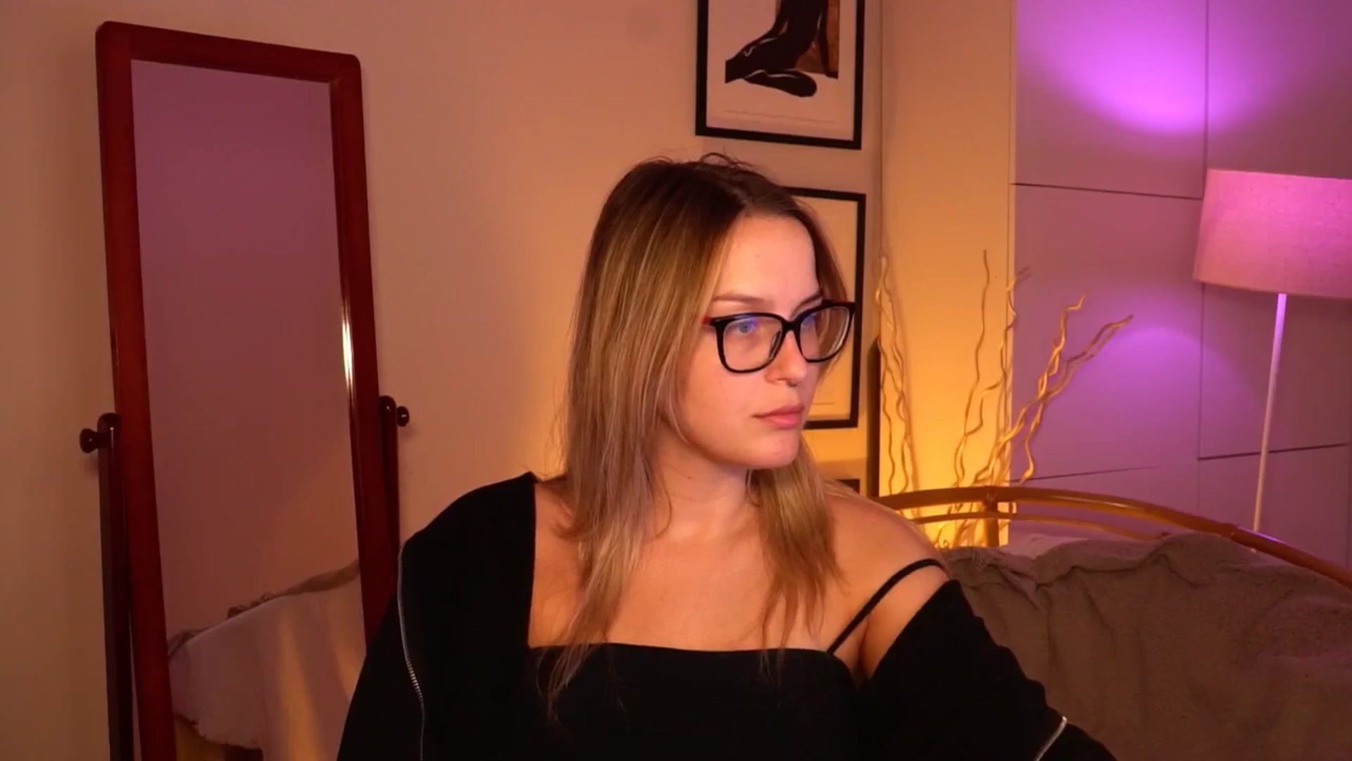 Gallery image thumbnail from sweetpulse_'s myfreecams stream on, 08/08/2024, 07:47 image 8 of 20