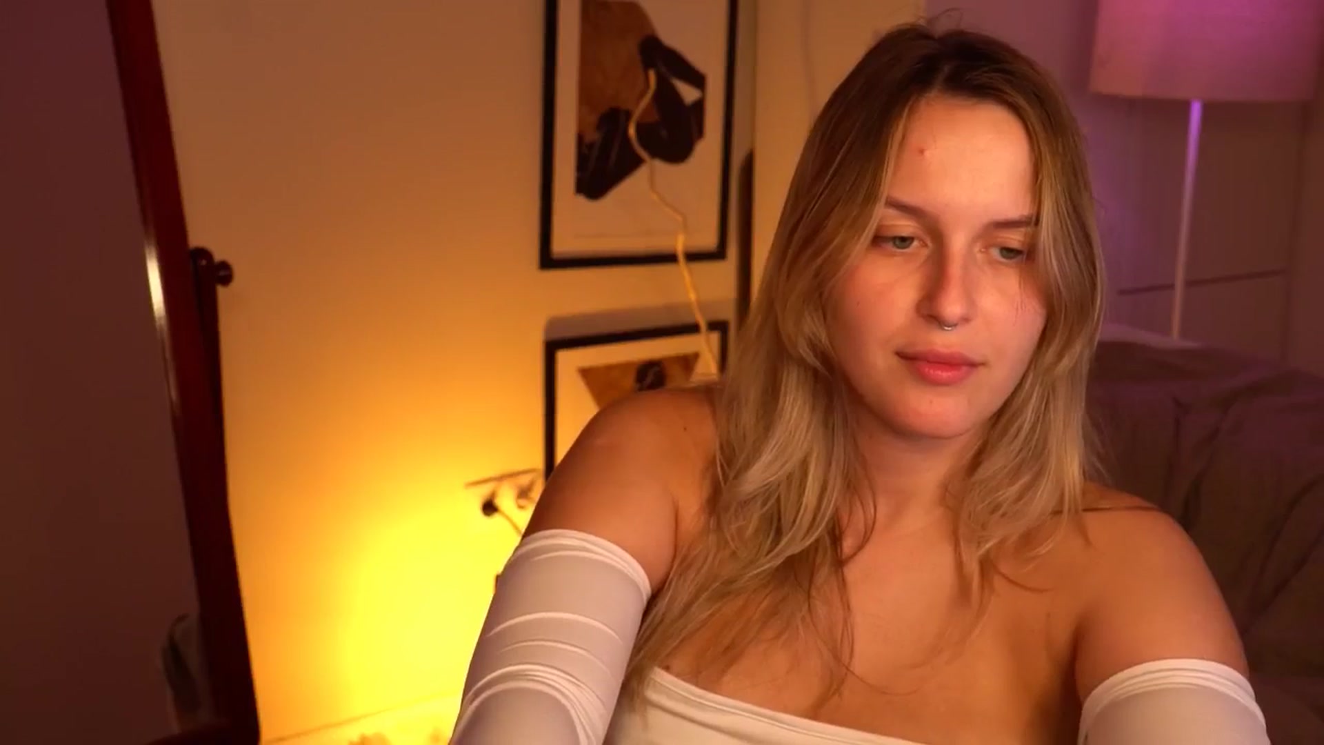 Gallery image thumbnail from sweetpulse_'s myfreecams stream on, 08/10/2024, 09:40 image 19 of 20