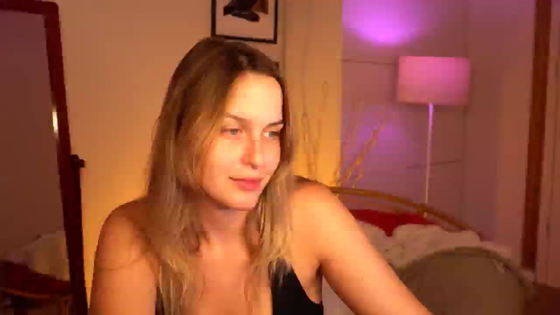 Gallery image thumbnail from sweetpulse_'s myfreecams stream on, 08/10/2024, 09:40 image 1 of 20