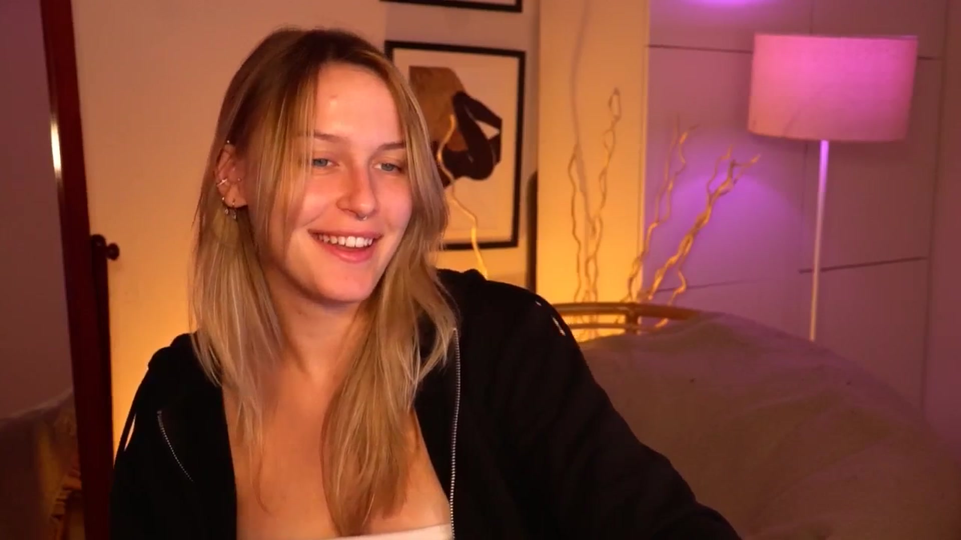 Gallery image thumbnail from sweetpulse_'s myfreecams stream on, 08/12/2024, 06:52 image 15 of 20