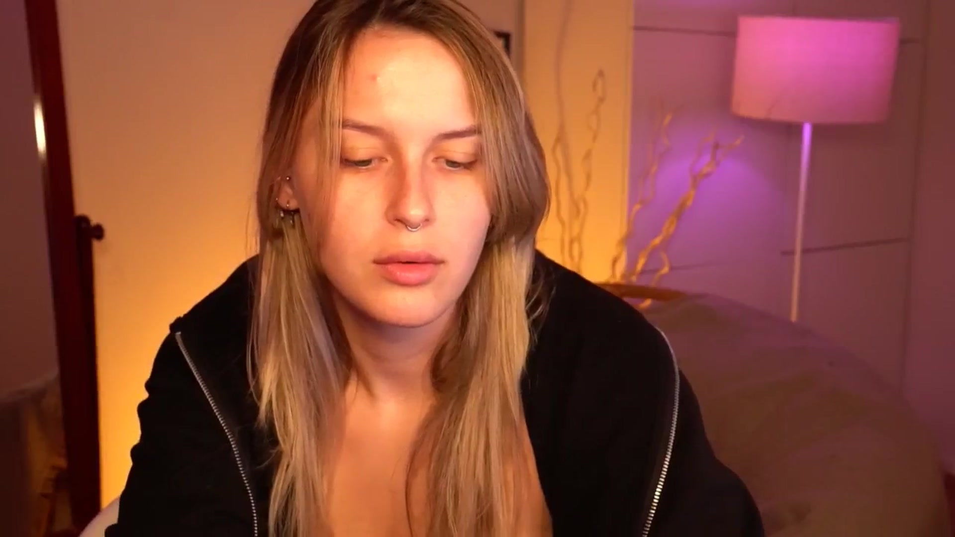 Gallery image thumbnail from sweetpulse_'s myfreecams stream on, 08/12/2024, 06:52 image 17 of 20