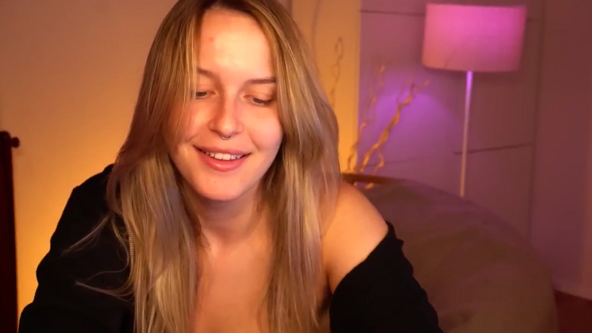 Gallery image thumbnail from sweetpulse_'s myfreecams stream on, 08/12/2024, 06:52 image 10 of 20