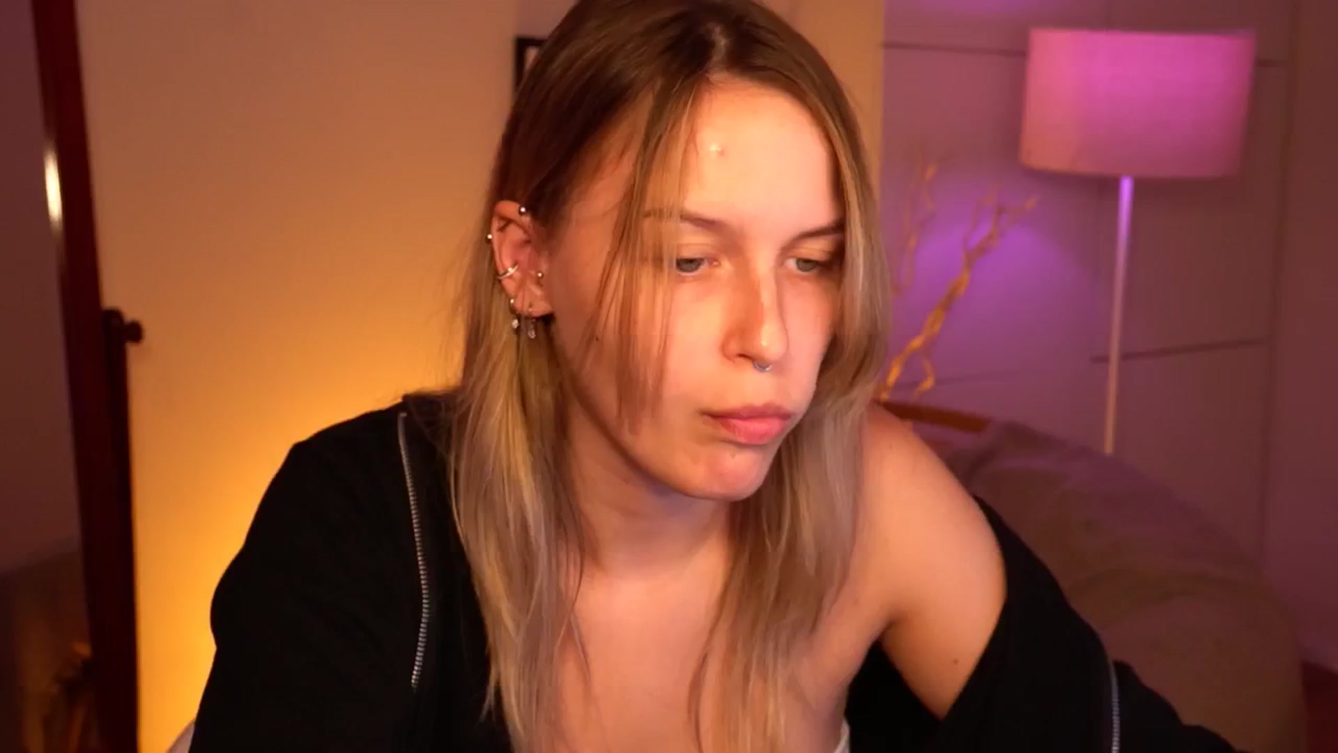 Gallery image thumbnail from sweetpulse_'s myfreecams stream on, 08/12/2024, 09:10 image 4 of 20