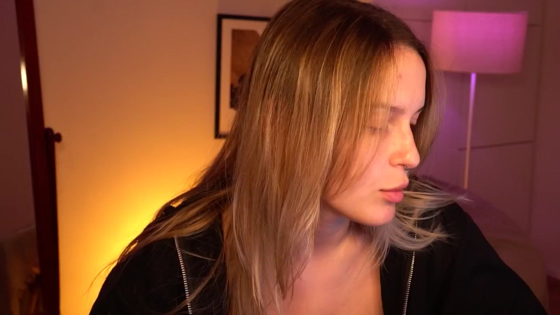 Gallery image thumbnail from sweetpulse_'s myfreecams stream on, 08/12/2024, 09:10 image 1 of 20