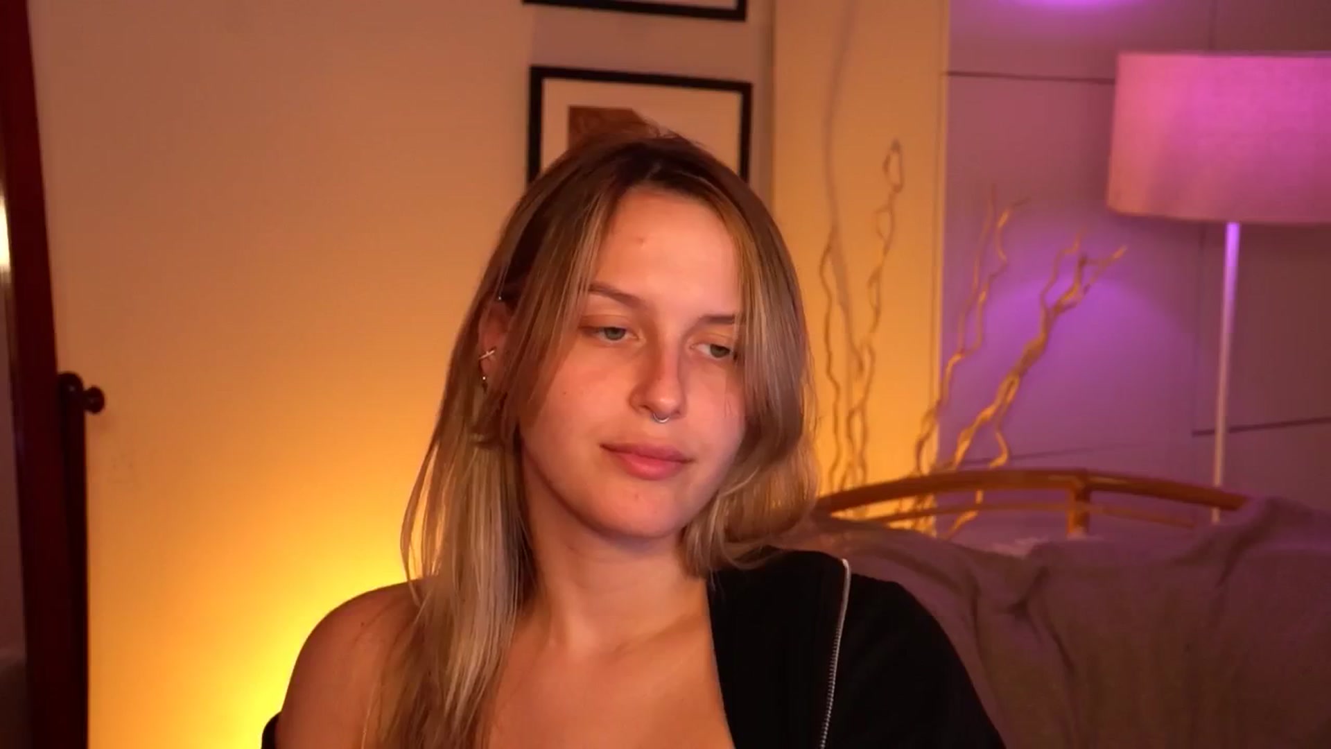 Gallery image thumbnail from sweetpulse_'s myfreecams stream on, 08/12/2024, 09:10 image 13 of 20