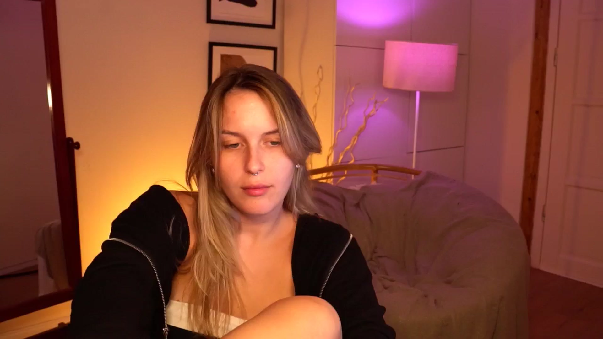 Gallery image thumbnail from sweetpulse_'s myfreecams stream on, 08/12/2024, 09:10 image 8 of 20