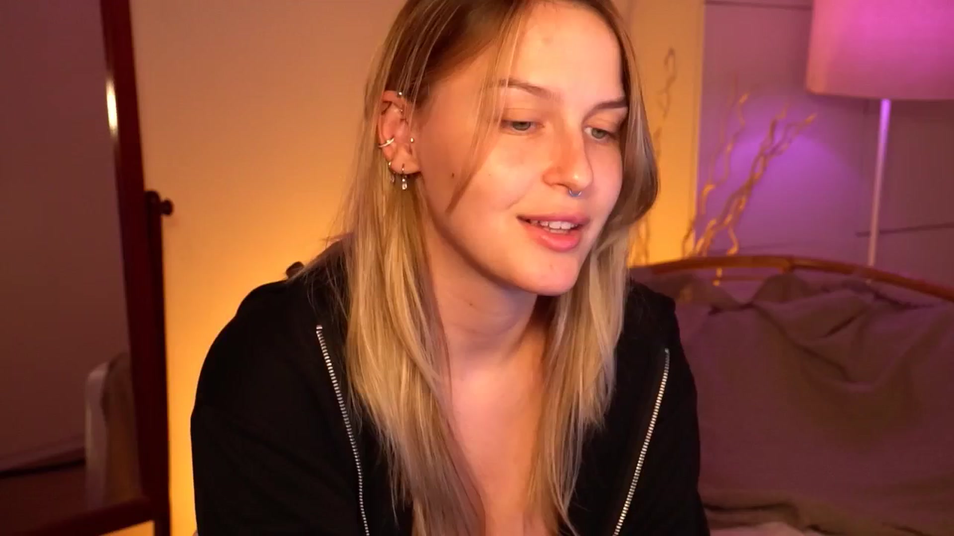 Gallery image thumbnail from sweetpulse_'s myfreecams stream on, 08/12/2024, 10:00 image 6 of 20