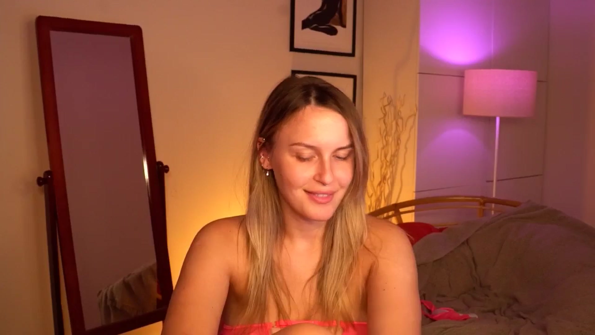 Gallery image thumbnail from sweetpulse_'s myfreecams stream on, 08/14/2024, 09:19 image 18 of 20
