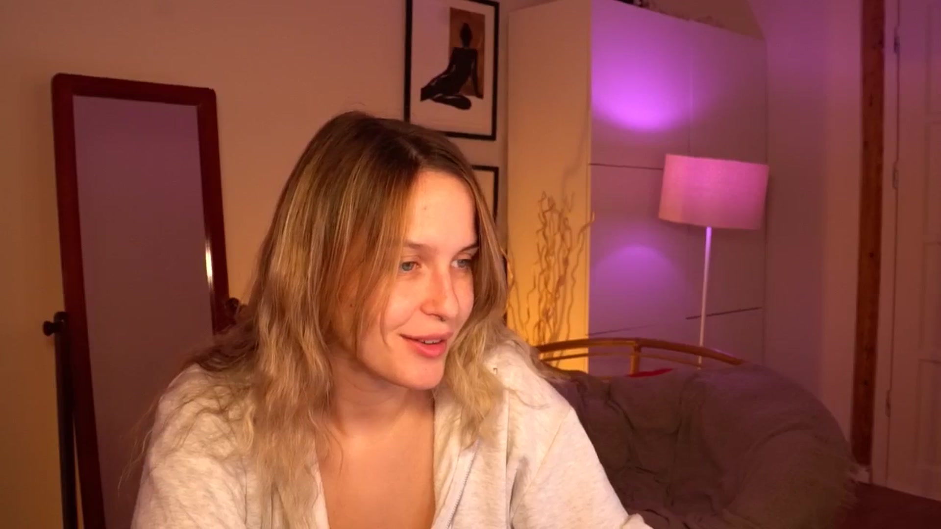 Gallery image thumbnail from sweetpulse_'s myfreecams stream on, 08/15/2024, 07:16 image 2 of 20