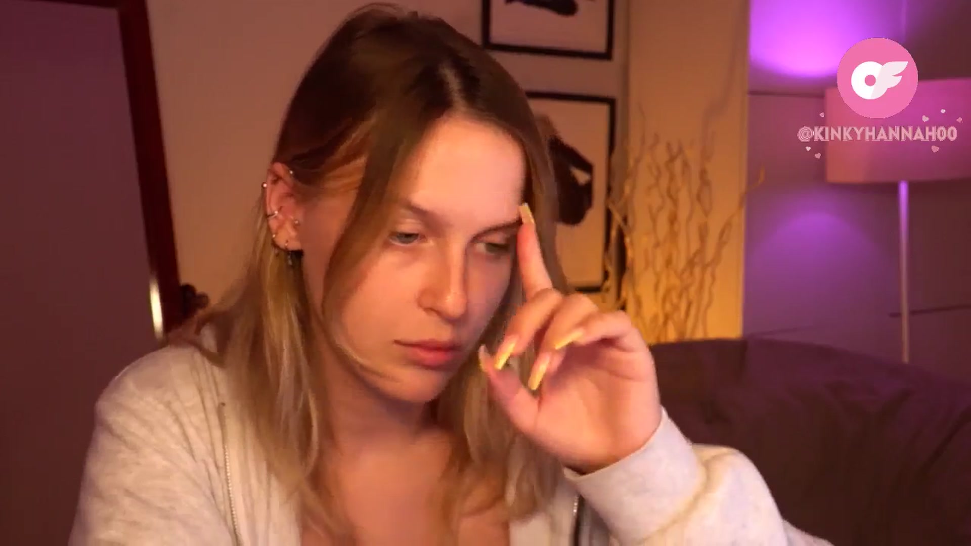 Gallery image thumbnail from sweetpulse_'s myfreecams stream on, 08/21/2024, 07:19 image 15 of 20