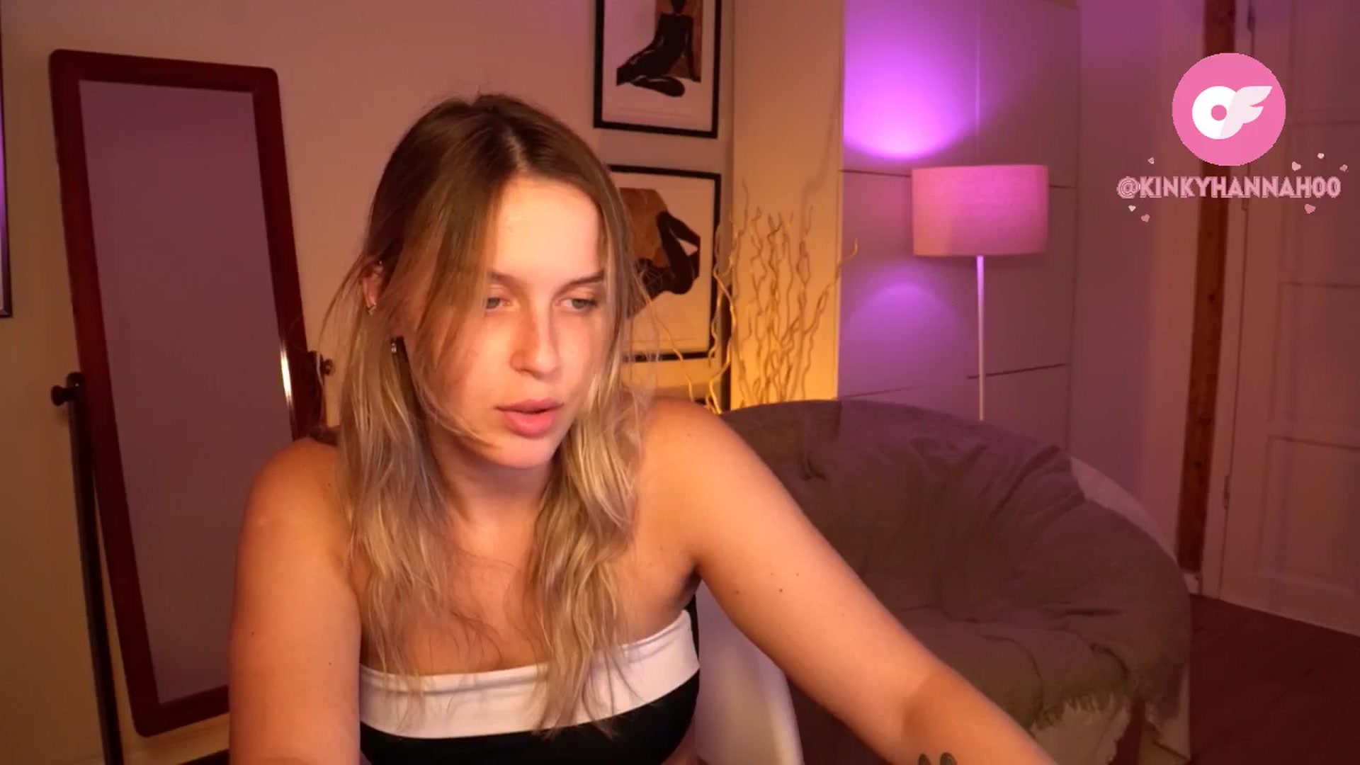 Gallery image thumbnail from sweetpulse_'s myfreecams stream on, 08/21/2024, 07:19 image 11 of 20