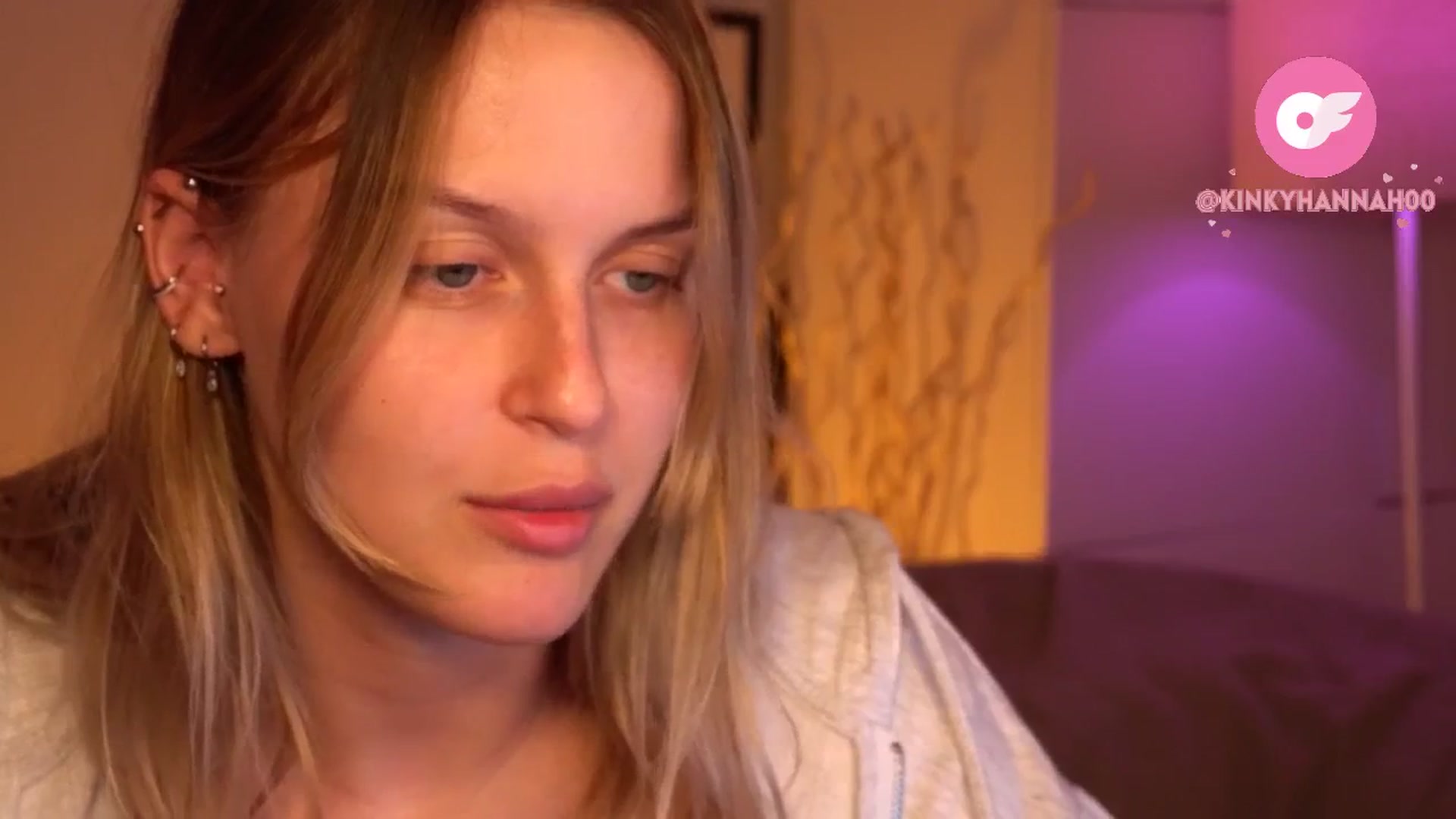 Gallery image thumbnail from sweetpulse_'s myfreecams stream on, 08/21/2024, 07:19 image 14 of 20
