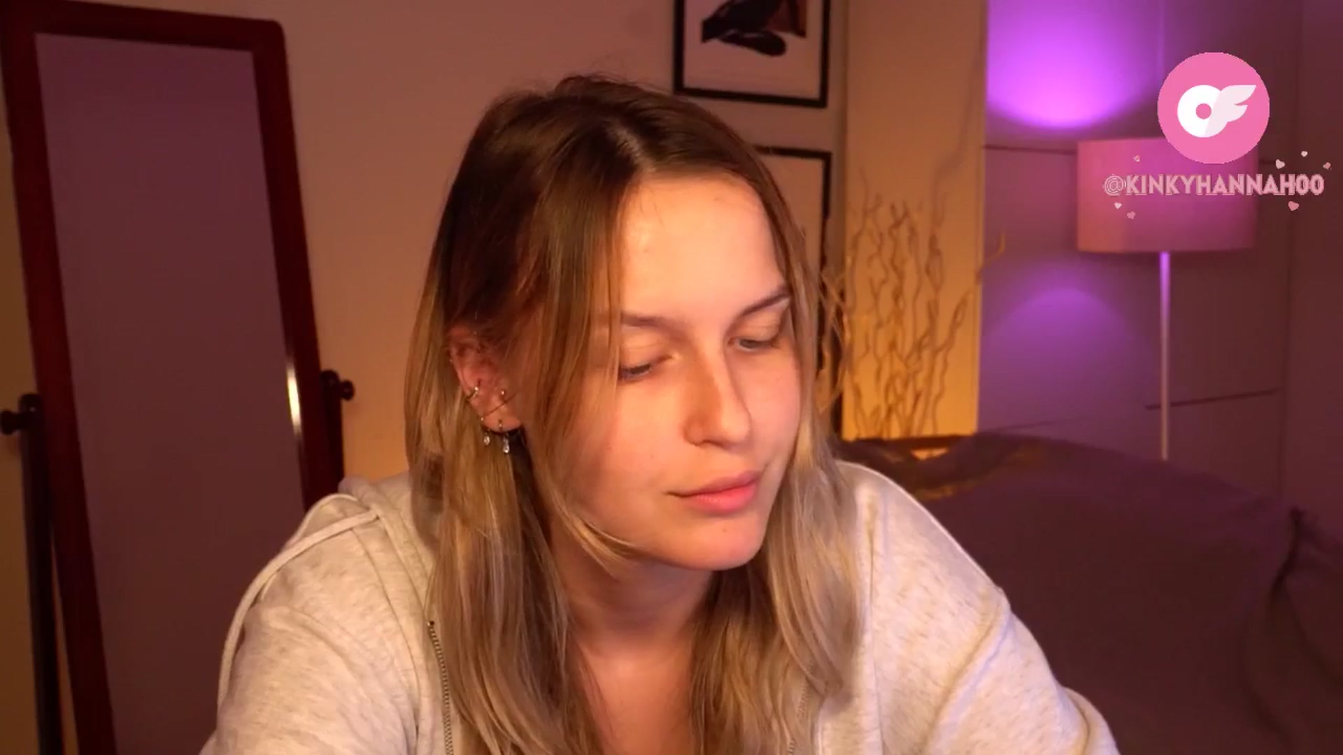 Gallery image thumbnail from sweetpulse_'s myfreecams stream on, 08/21/2024, 08:54 image 2 of 20