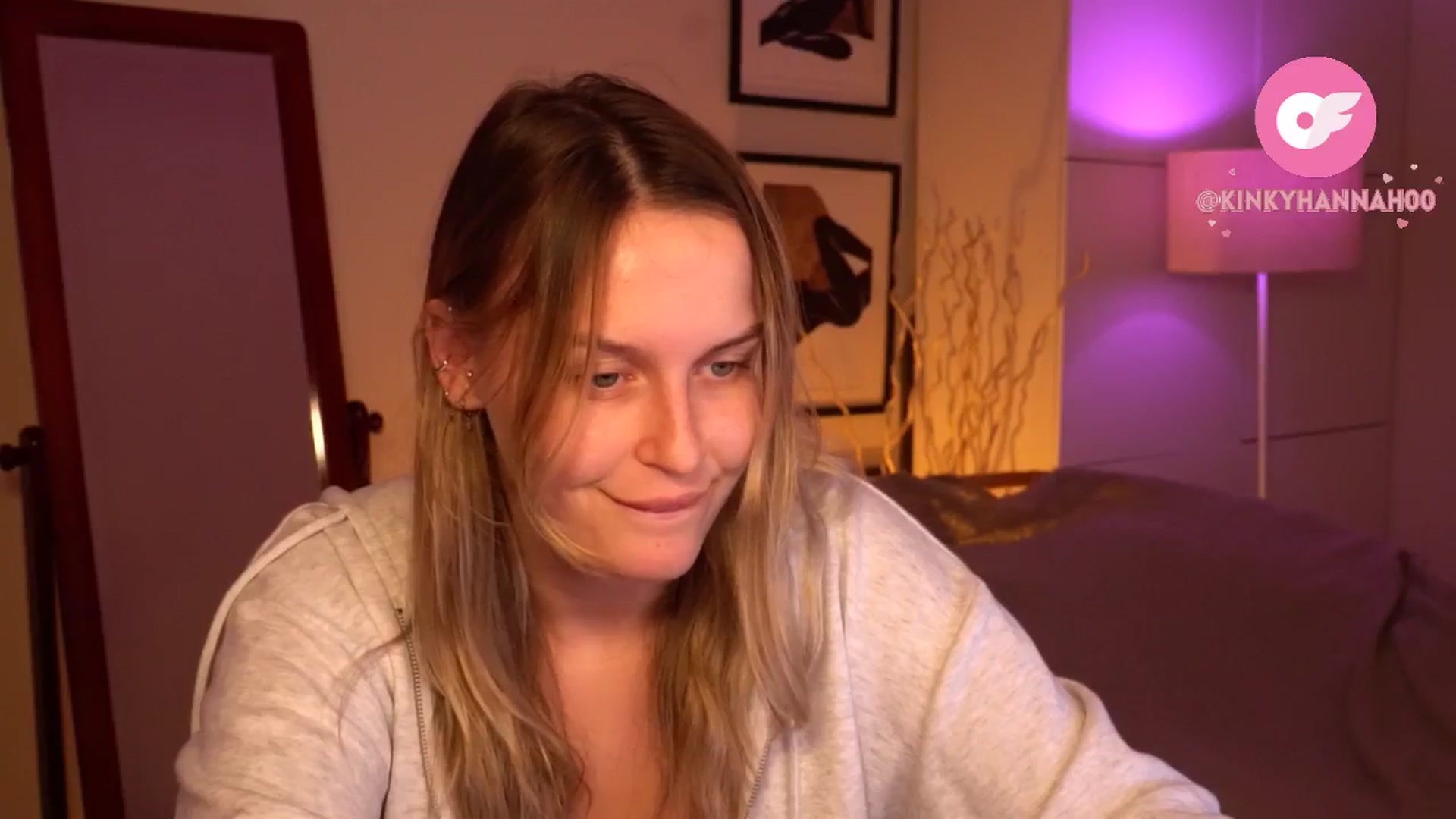 Gallery image thumbnail from sweetpulse_'s myfreecams stream on, 08/21/2024, 08:54 image 3 of 20