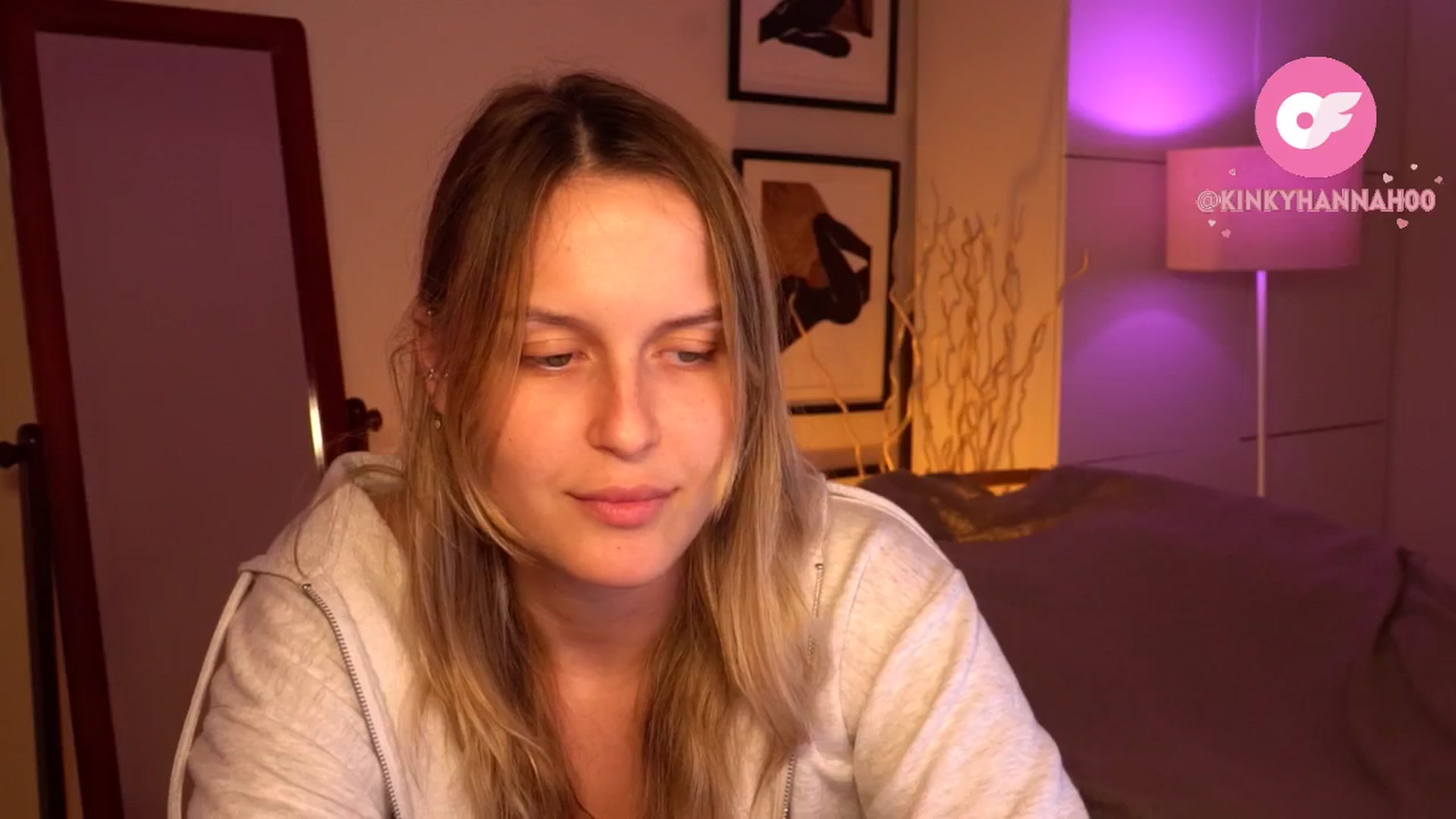Gallery image thumbnail from sweetpulse_'s myfreecams stream on, 08/21/2024, 08:54 image 4 of 20