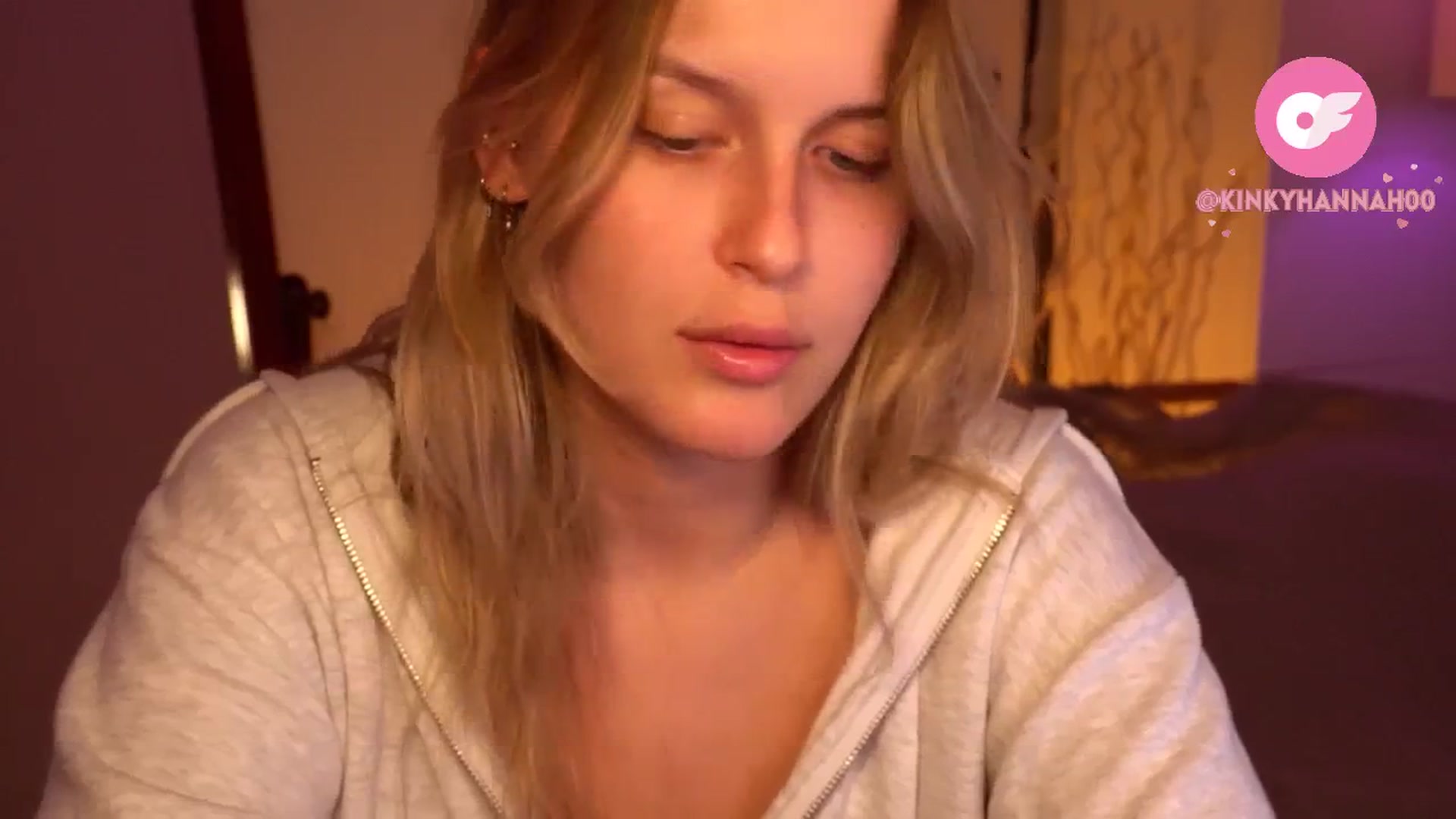 Gallery image thumbnail from sweetpulse_'s myfreecams stream on, 08/21/2024, 08:54 image 17 of 20