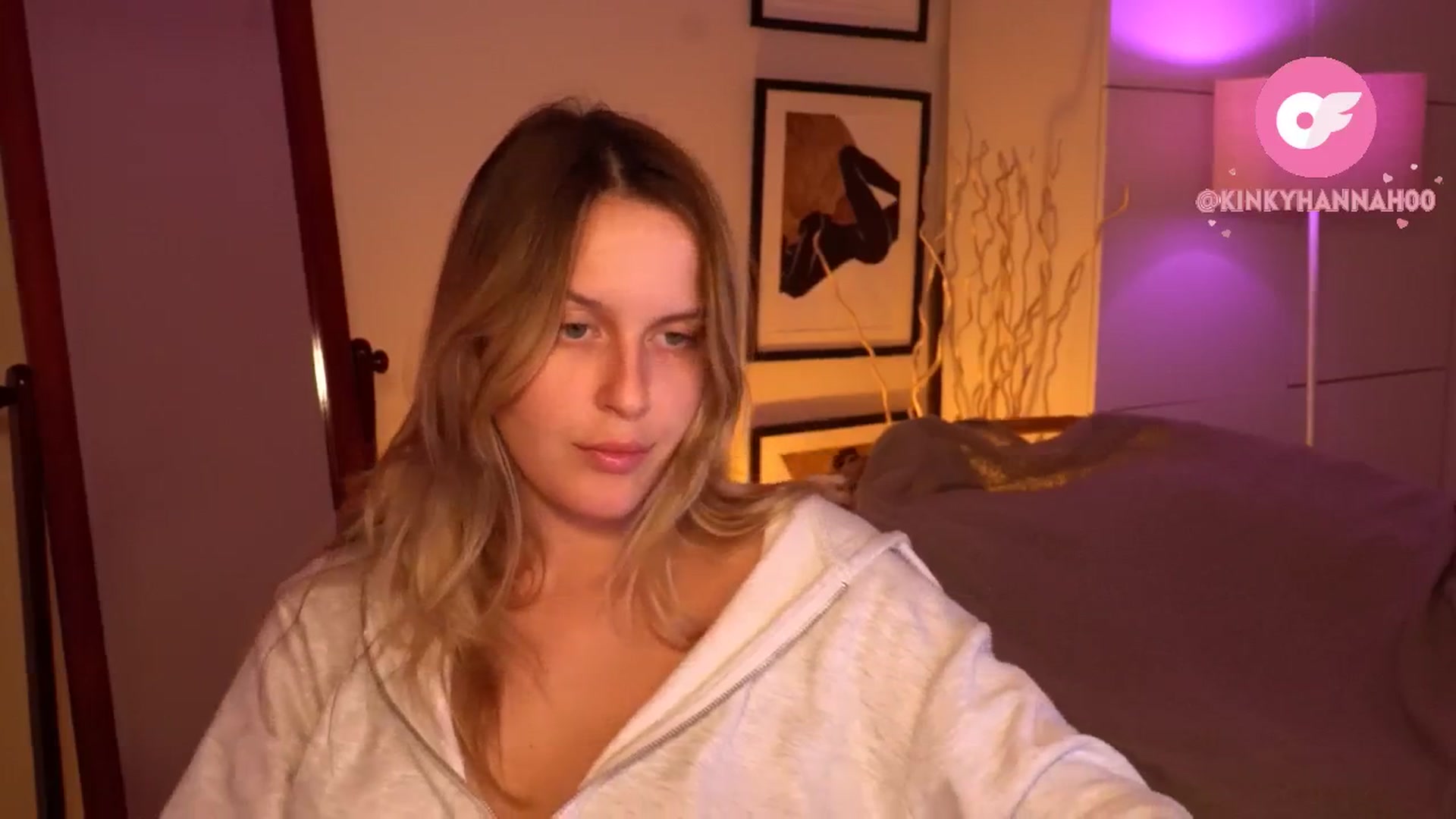 Gallery image thumbnail from sweetpulse_'s myfreecams stream on, 08/21/2024, 08:54 image 10 of 20