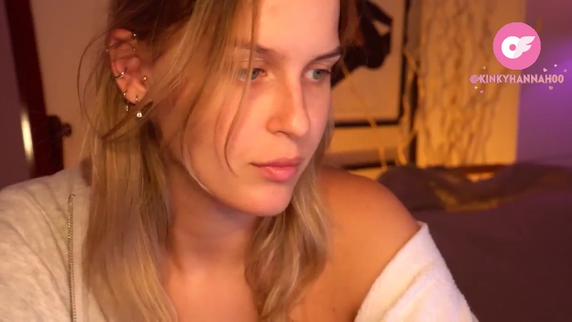 Gallery image thumbnail from sweetpulse_'s myfreecams stream on, 08/21/2024, 08:54 image 9 of 20