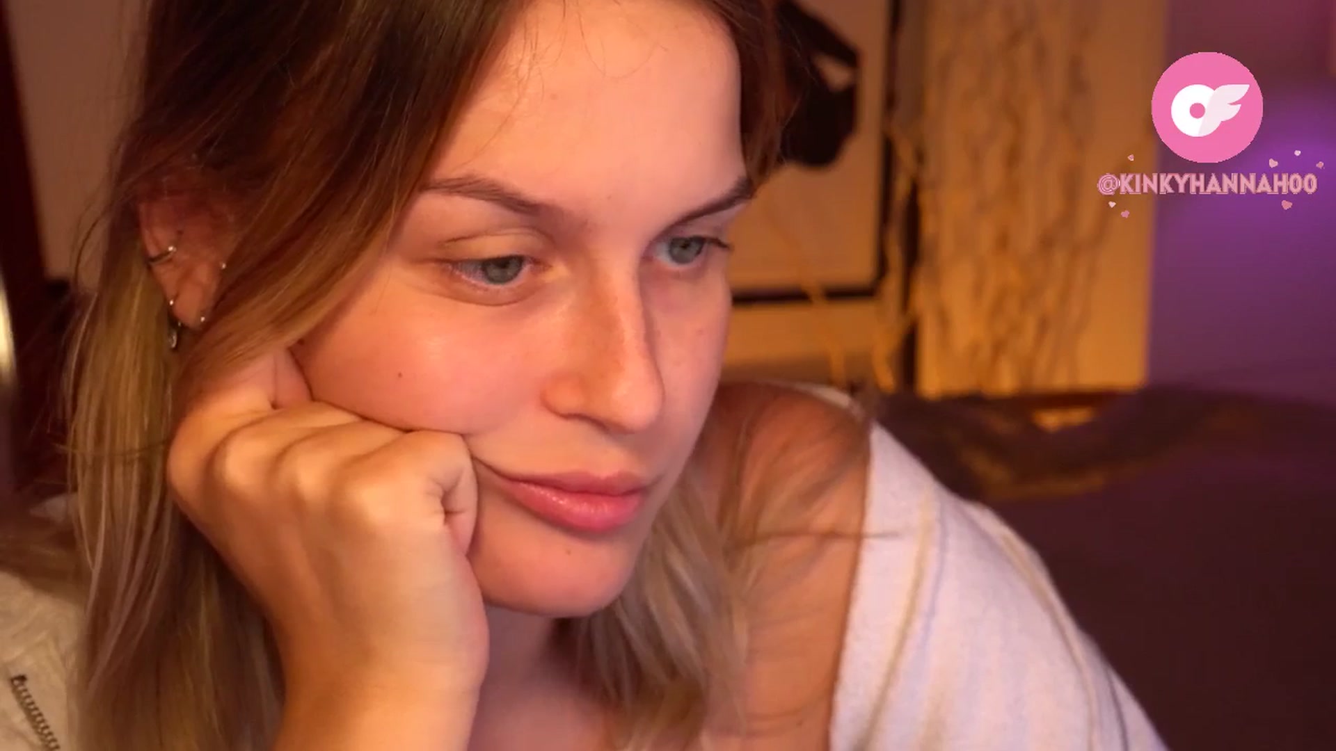 Gallery image thumbnail from sweetpulse_'s myfreecams stream on, 08/21/2024, 08:54 image 8 of 20